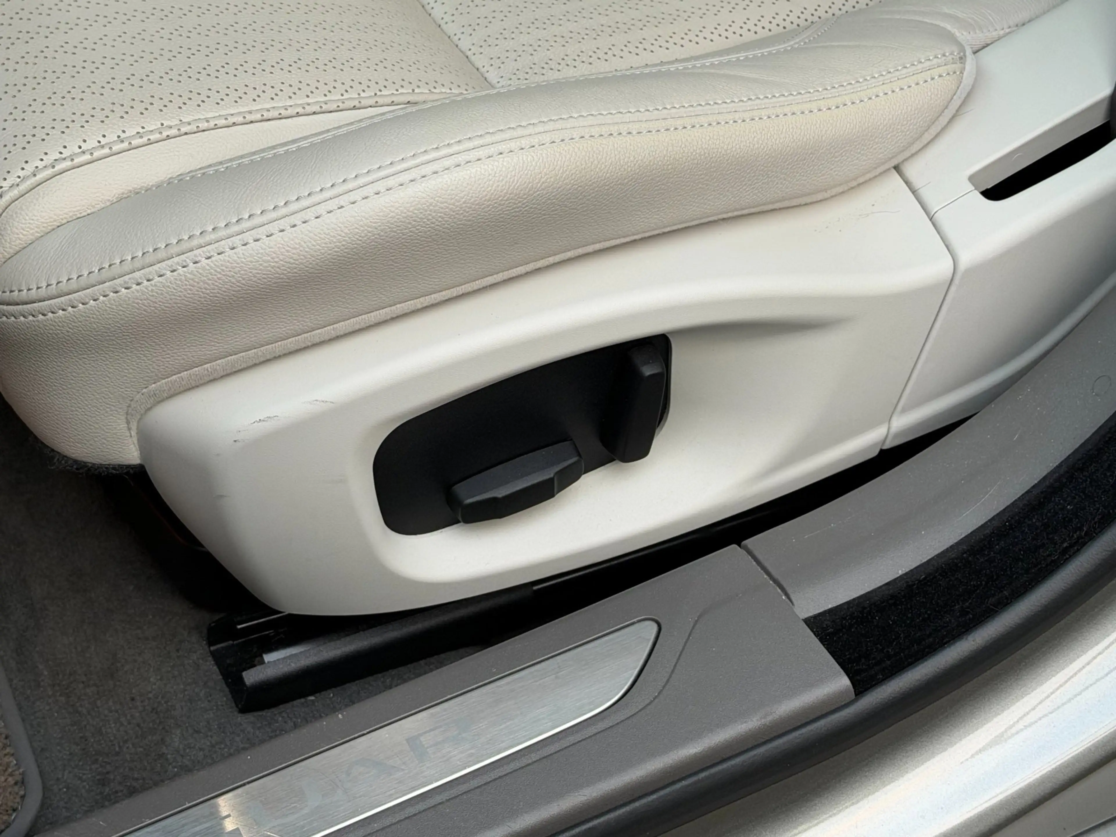 Jaguar XF 2.0 Portfolio|Org NL|Pano — photo 17