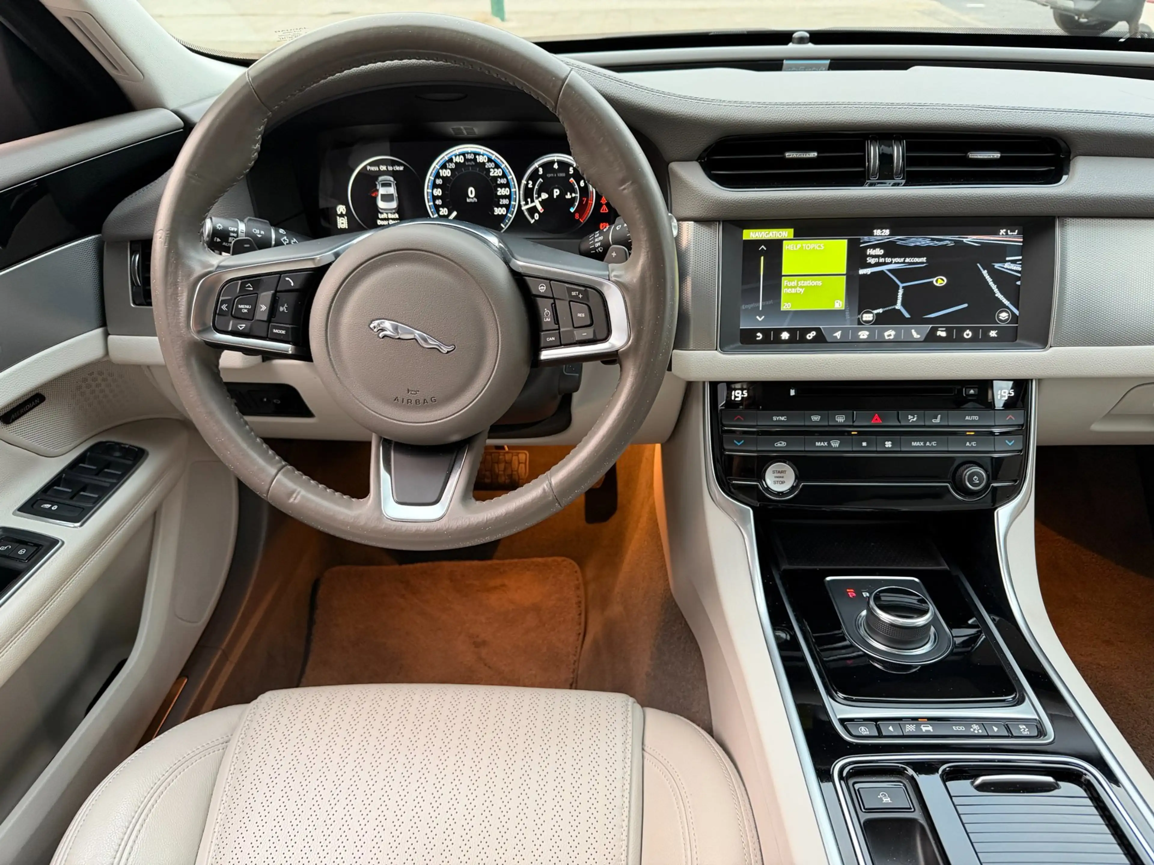 Jaguar XF 2.0 Portfolio|Org NL|Pano — photo 20