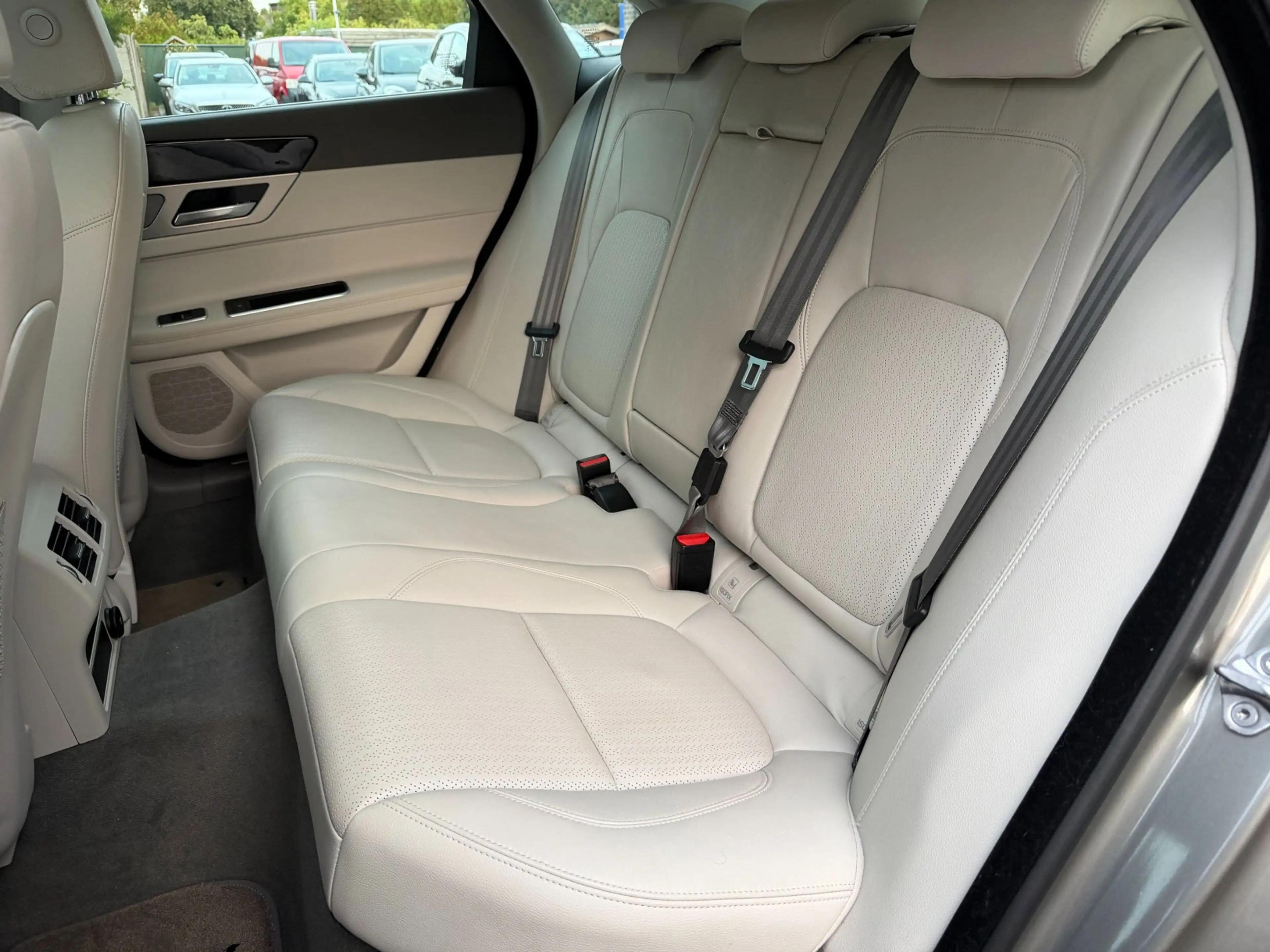 Jaguar XF 2.0 Portfolio|Org NL|Pano — photo 19