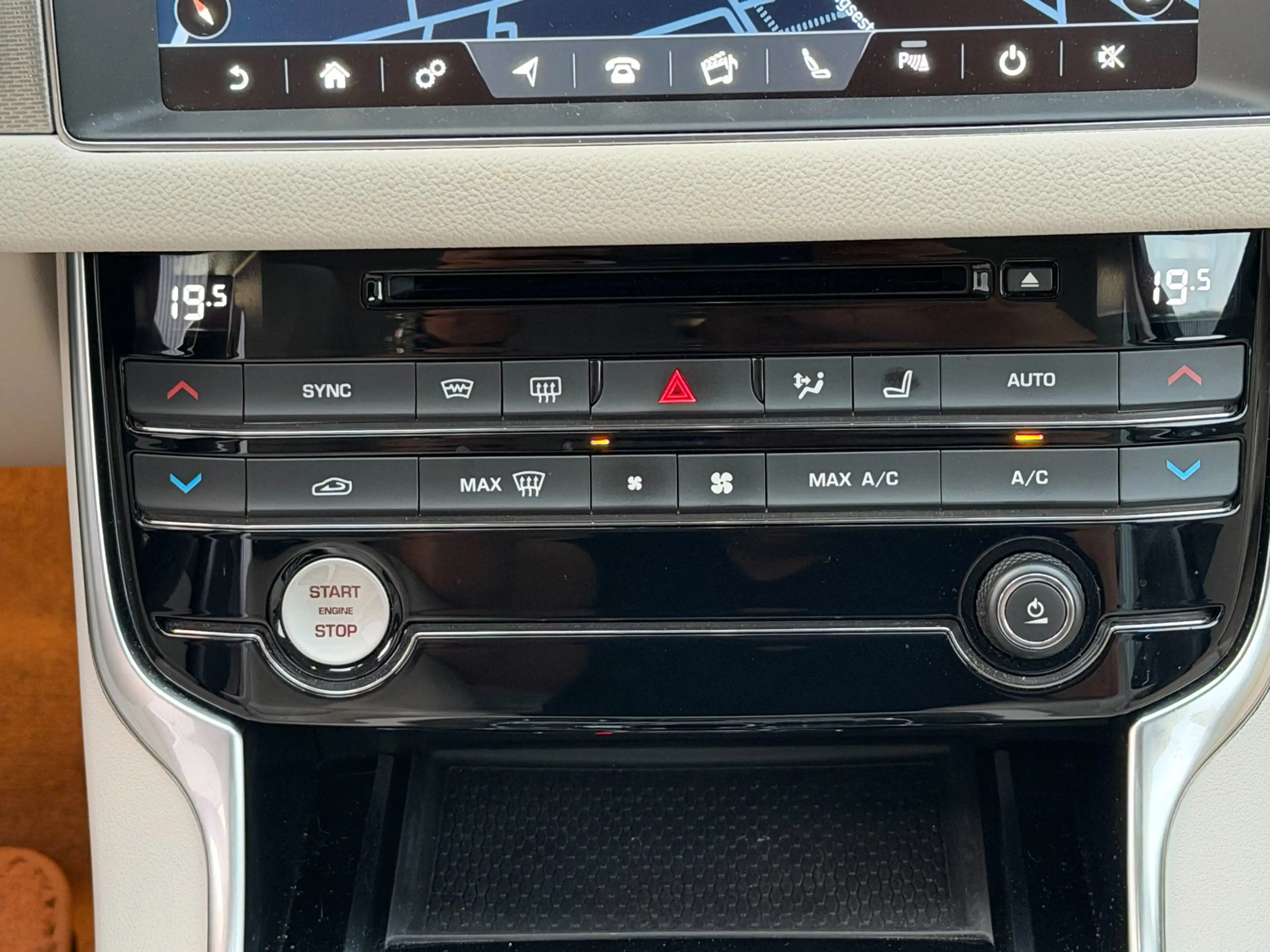 Jaguar XF 2.0 Portfolio|Org NL|Pano — photo 24