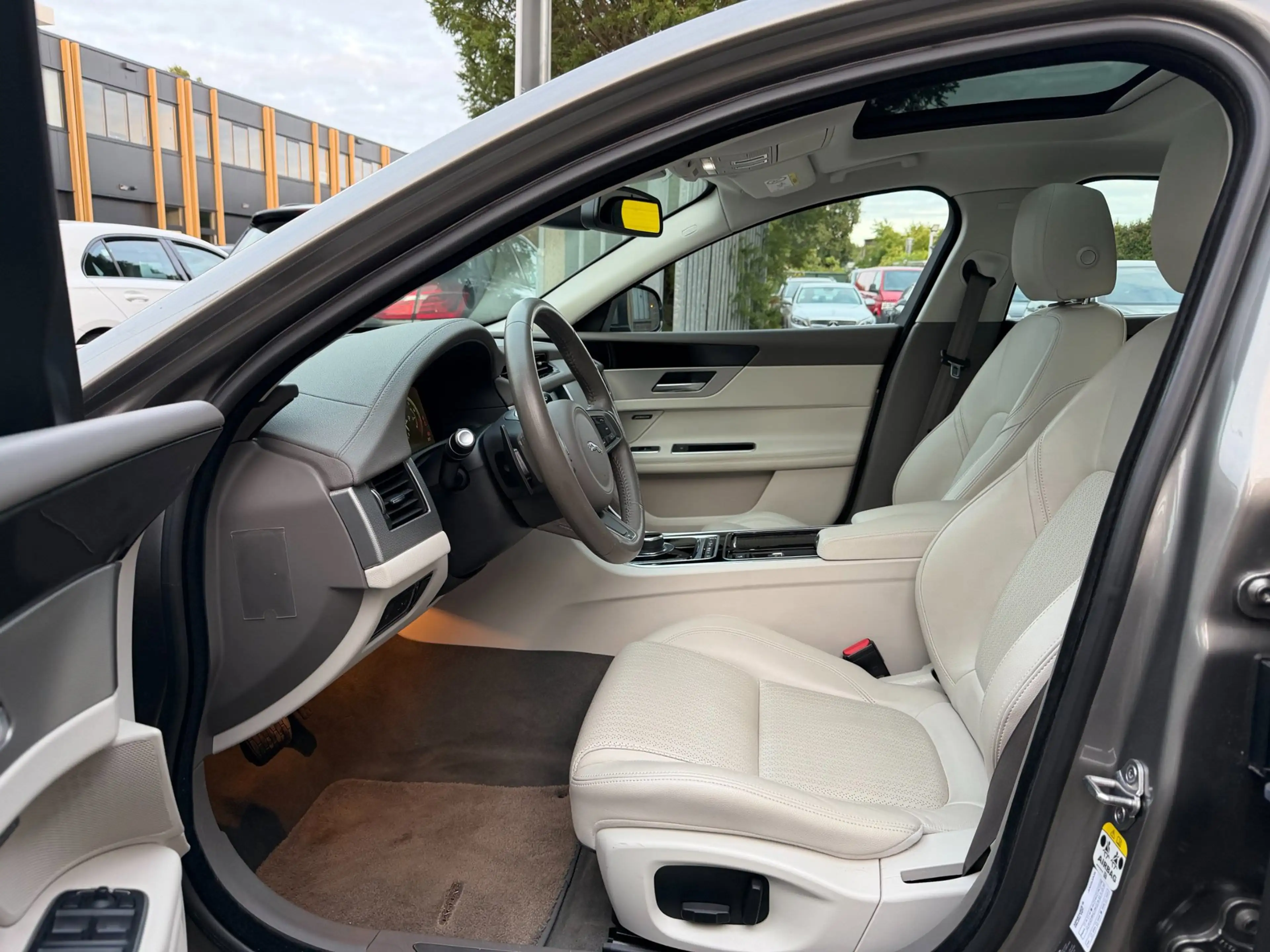 Jaguar XF 2.0 Portfolio|Org NL|Pano — photo 14
