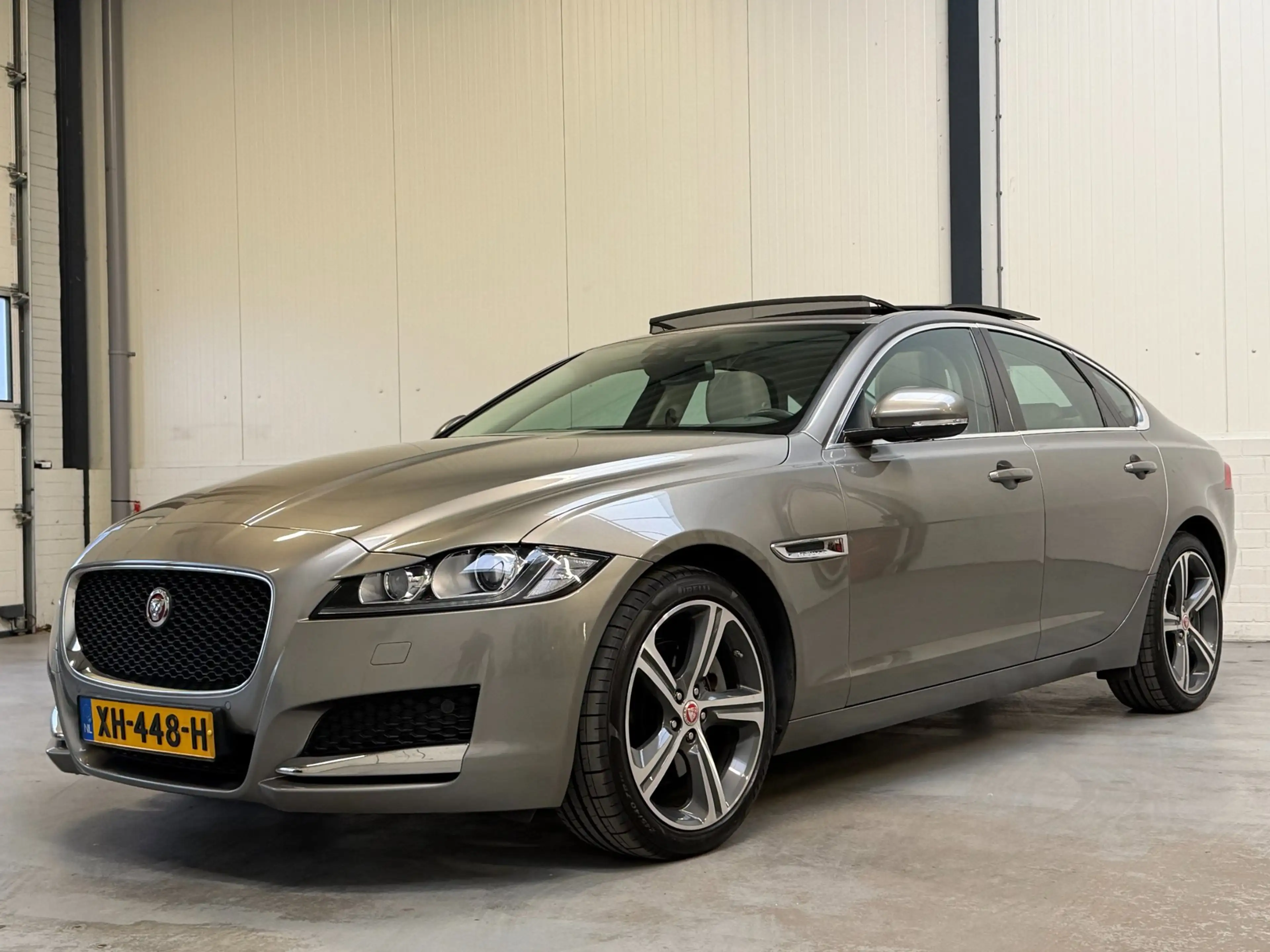 Jaguar XF 2.0 Portfolio|Org NL|Pano — photo 2