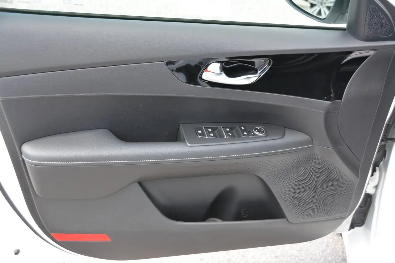 Kia Forte снимка Kia Forte