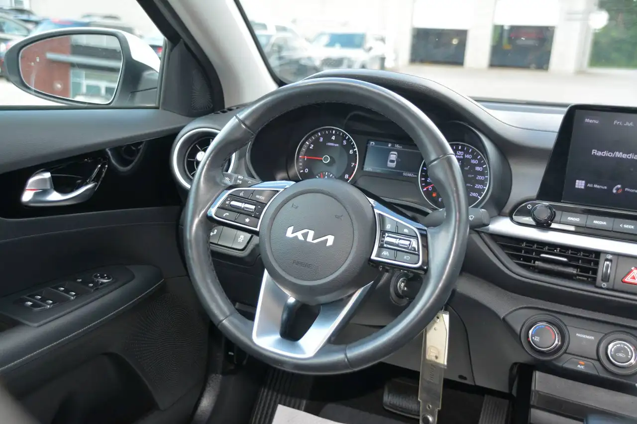 Kia Forte снимка Kia Forte