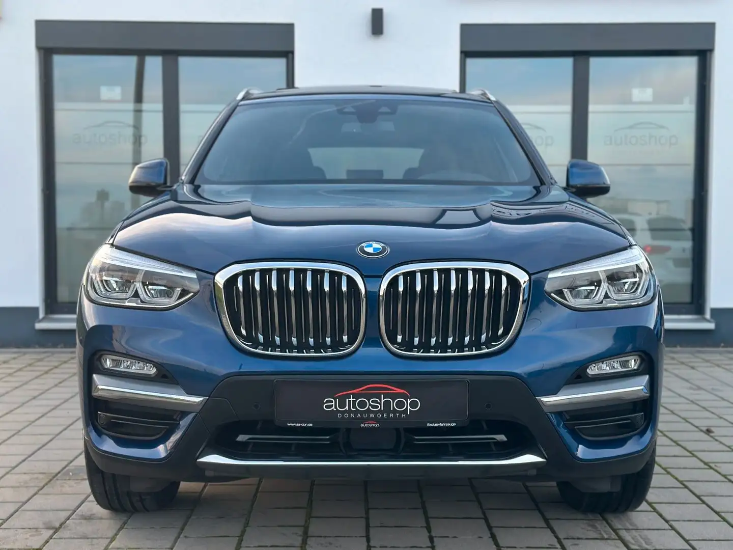 BMW X3 30d LuxuryLine*AHK*Pano*StHzG*H&K*VOLL Blau - 2