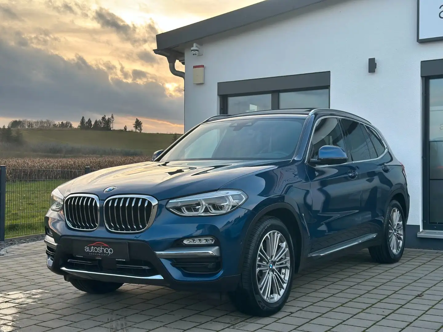 BMW X3 30d LuxuryLine*AHK*Pano*StHzG*H&K*VOLL Blau - 1