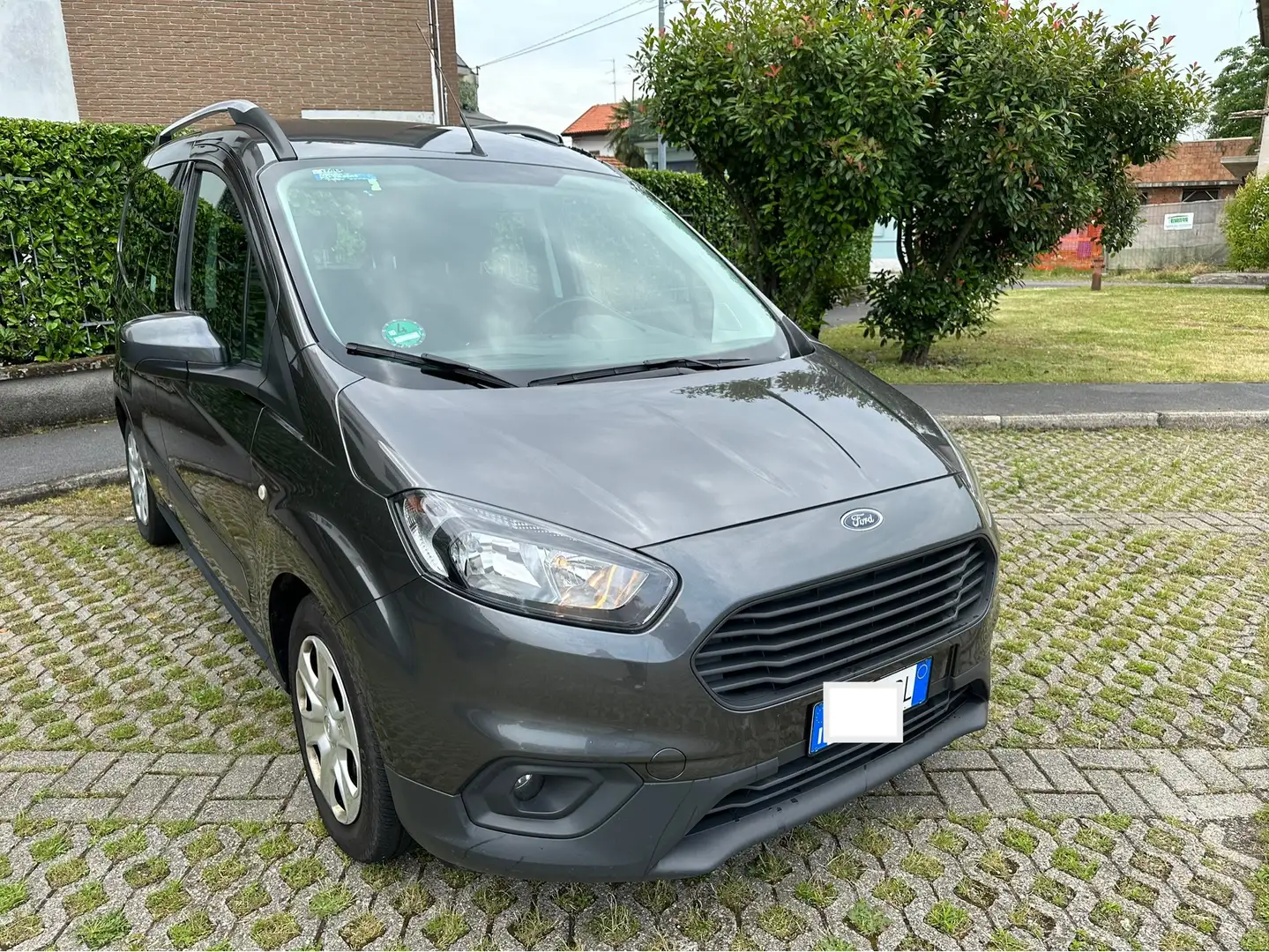 Ford Transit Courier 1.0 ECOBOOST 100CV TREND 5 POSTI Grigio - 1