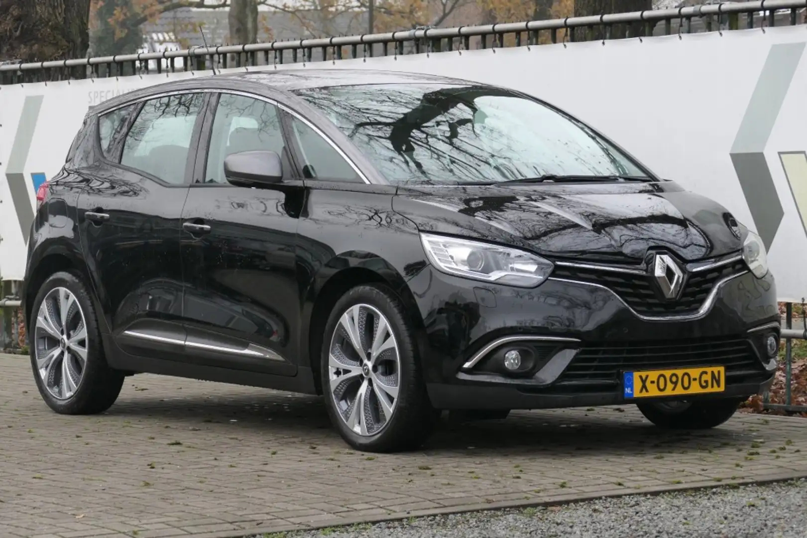 Renault Scenic TCe 115 Intens Zwart - 1