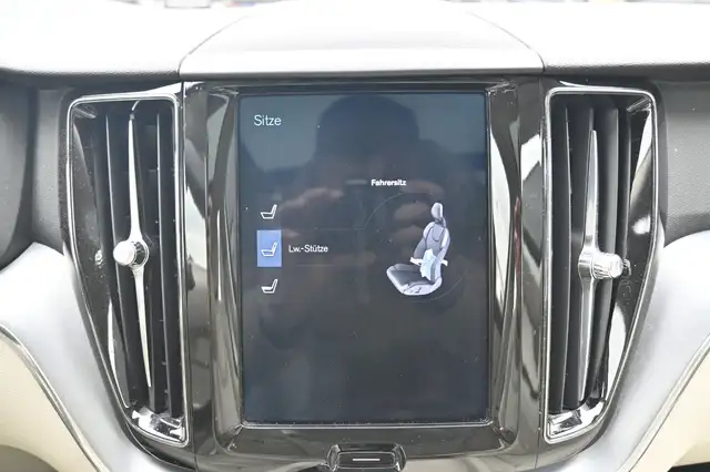 Volvo XC60 view 24
