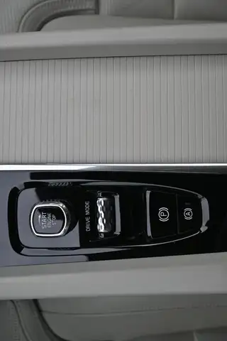 Volvo XC60 view 18