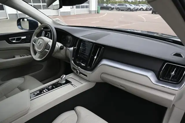 Volvo XC60 view 12