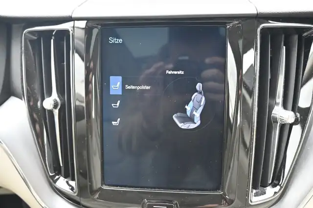 Volvo XC60 view 25