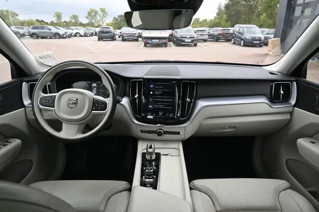 Volvo XC60 view 15