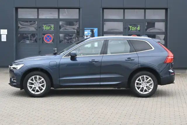 Volvo XC60 view 2