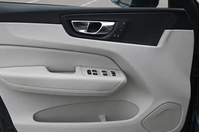 Volvo XC60 view 9