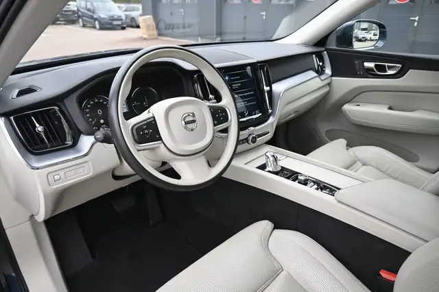 Volvo XC60 view 8