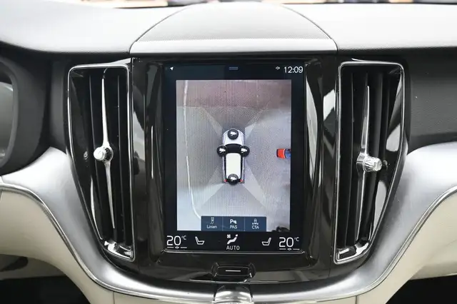 Volvo XC60 view 21
