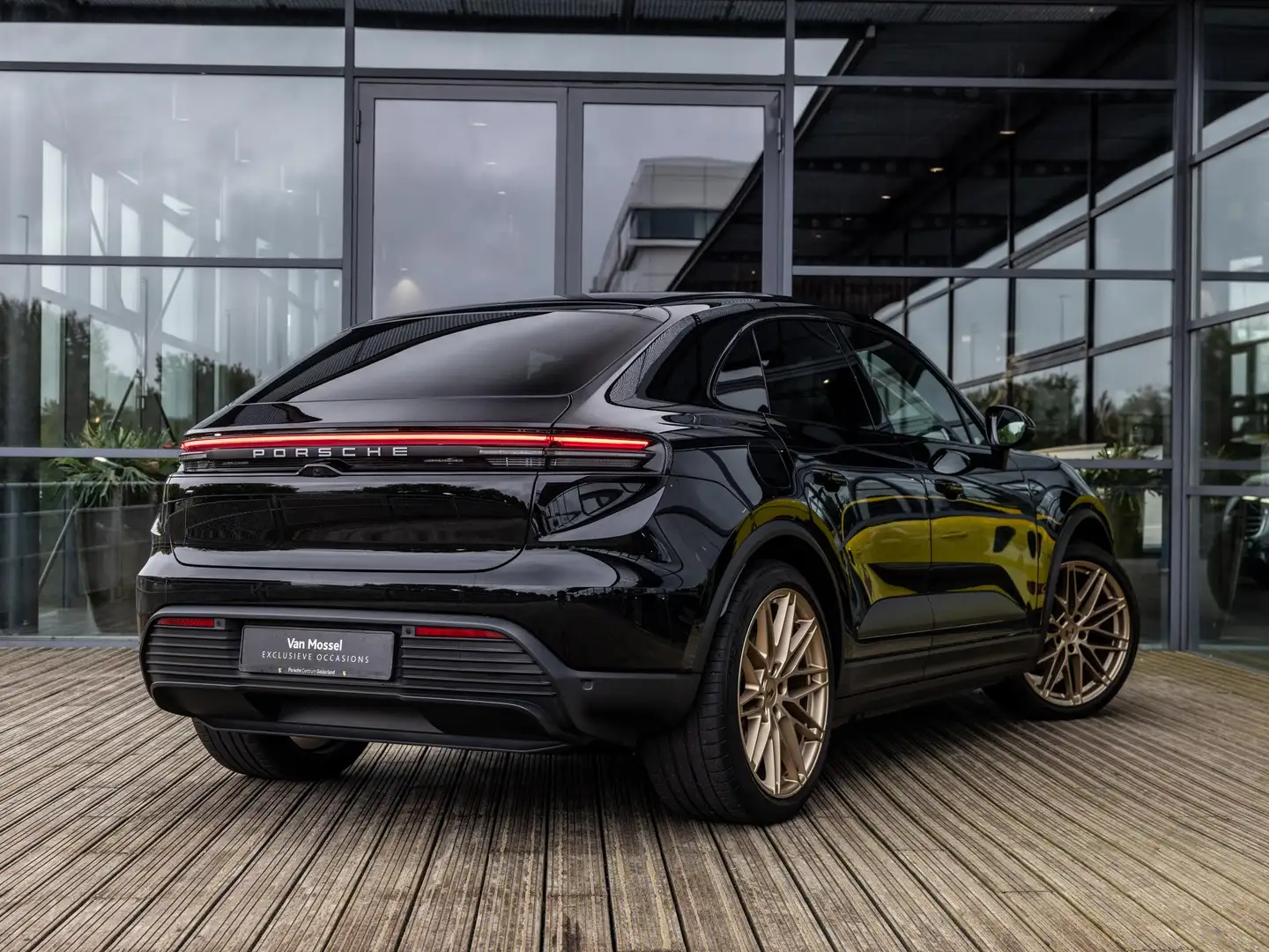 Porsche Macan 100 kWh | SPORTCHRONO | BIJ-RIJDERS DISPLAY | 22 I Zwart - 2