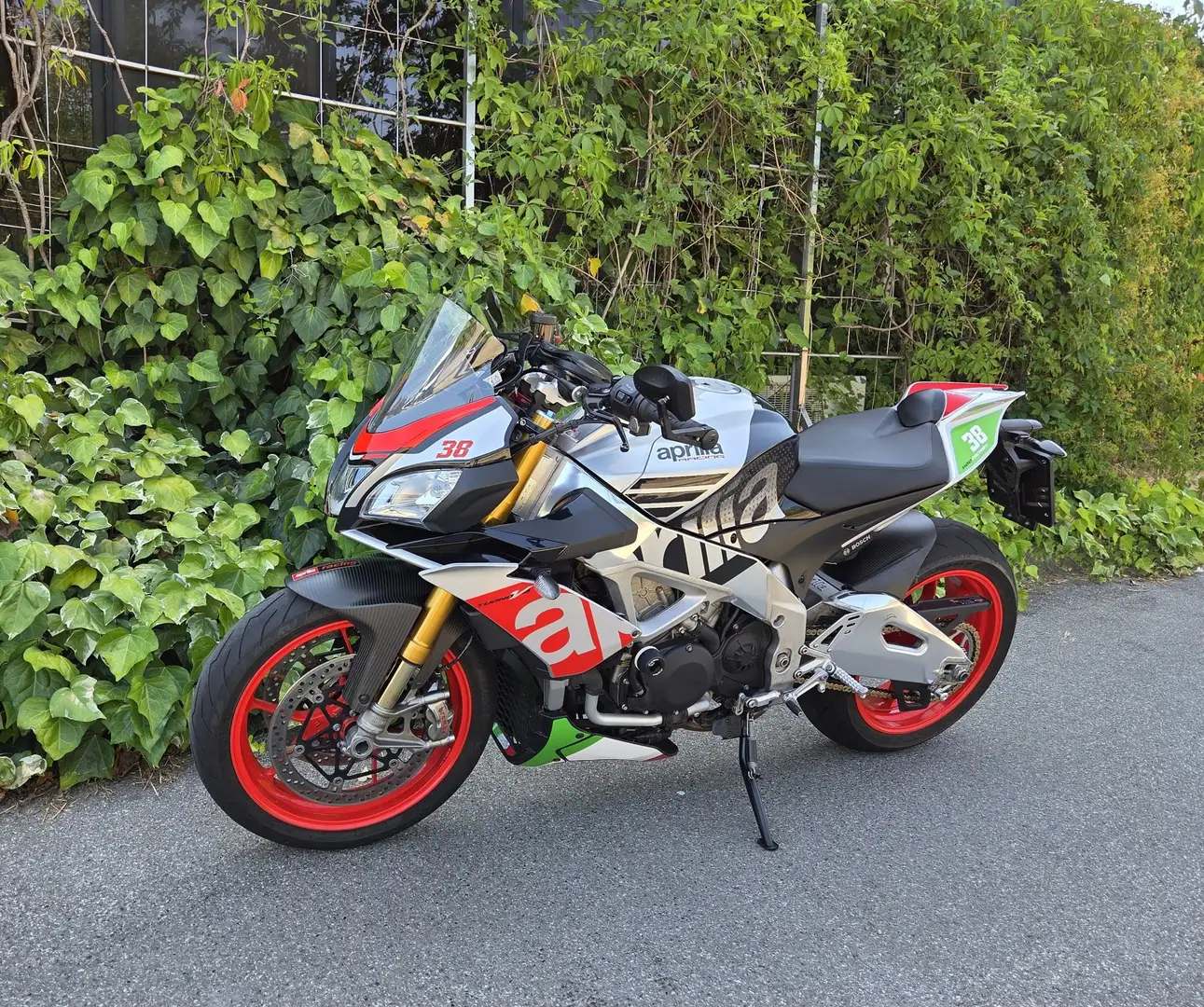 Aprilia Tuono V4 Factory Plateado - 2