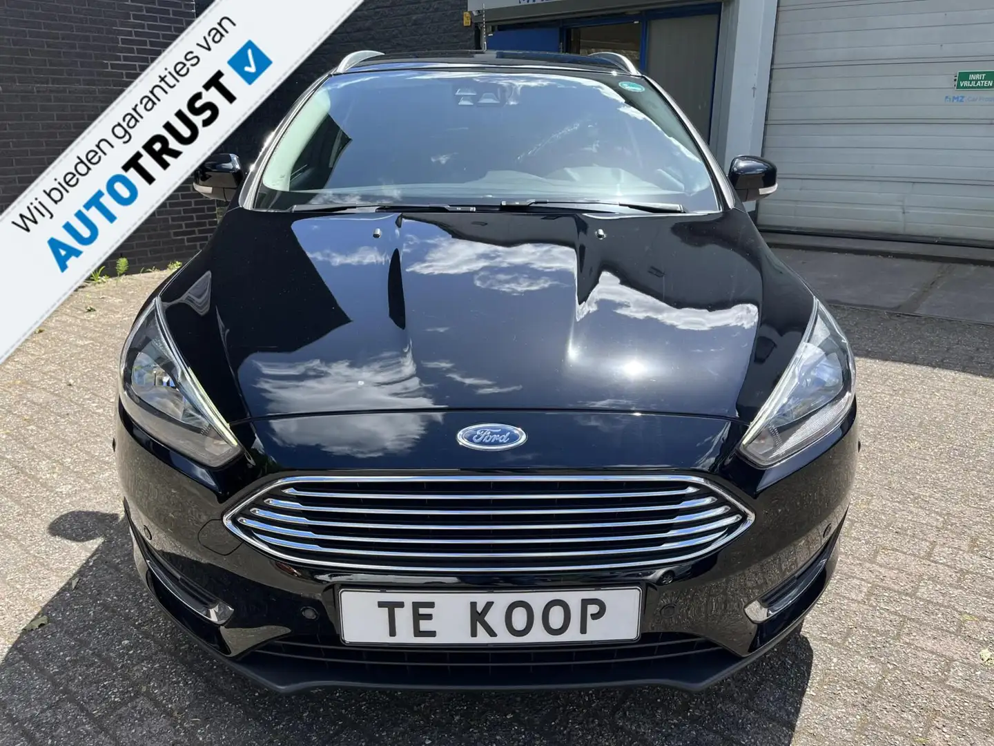Ford Focus Wagon 1.0 Titanium Zwart - 2