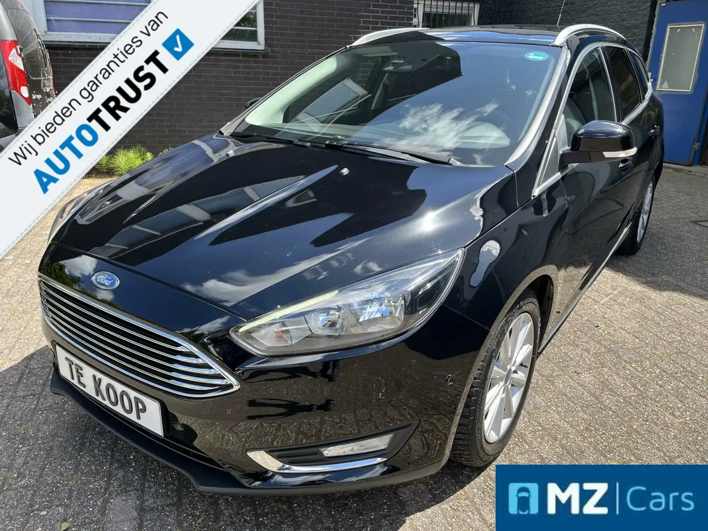 Ford Focus Wagon 1.0 Titanium Zwart - 1