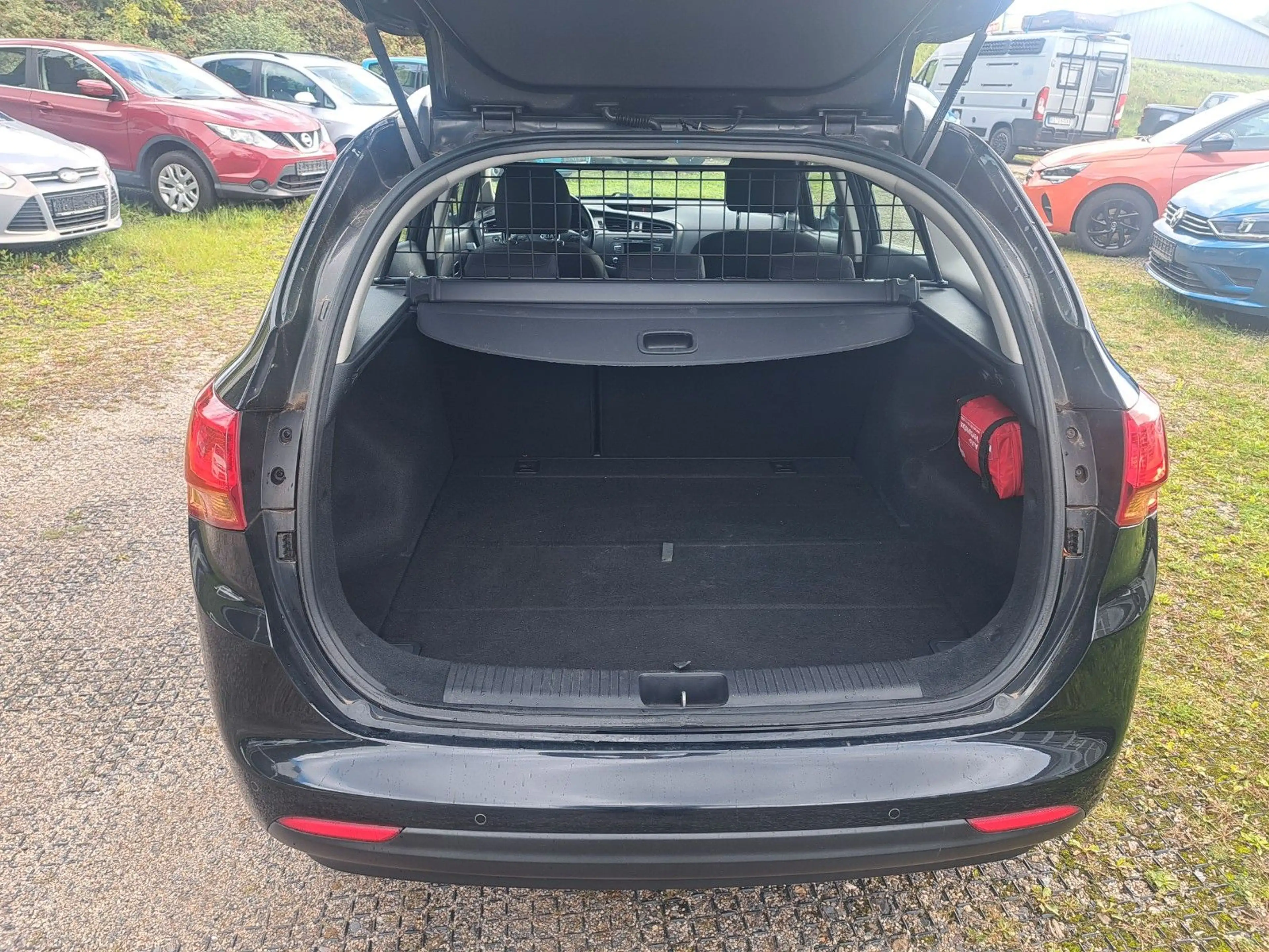 Kia Ceed SW / cee'd SW Klima Scheckheft TÜV 04/2028 — photo 9