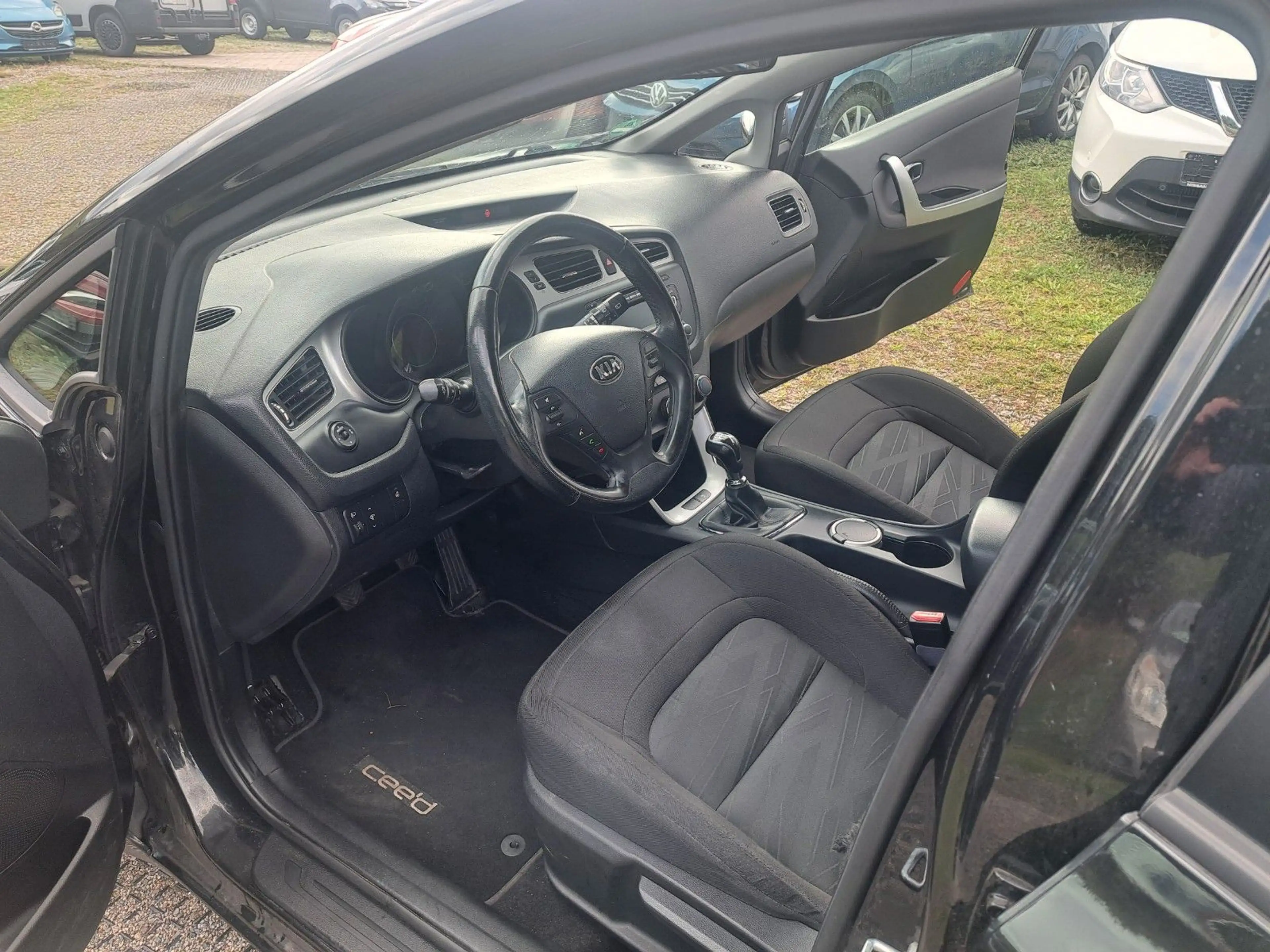 Kia Ceed SW / cee'd SW Klima Scheckheft TÜV 04/2028 — photo 10