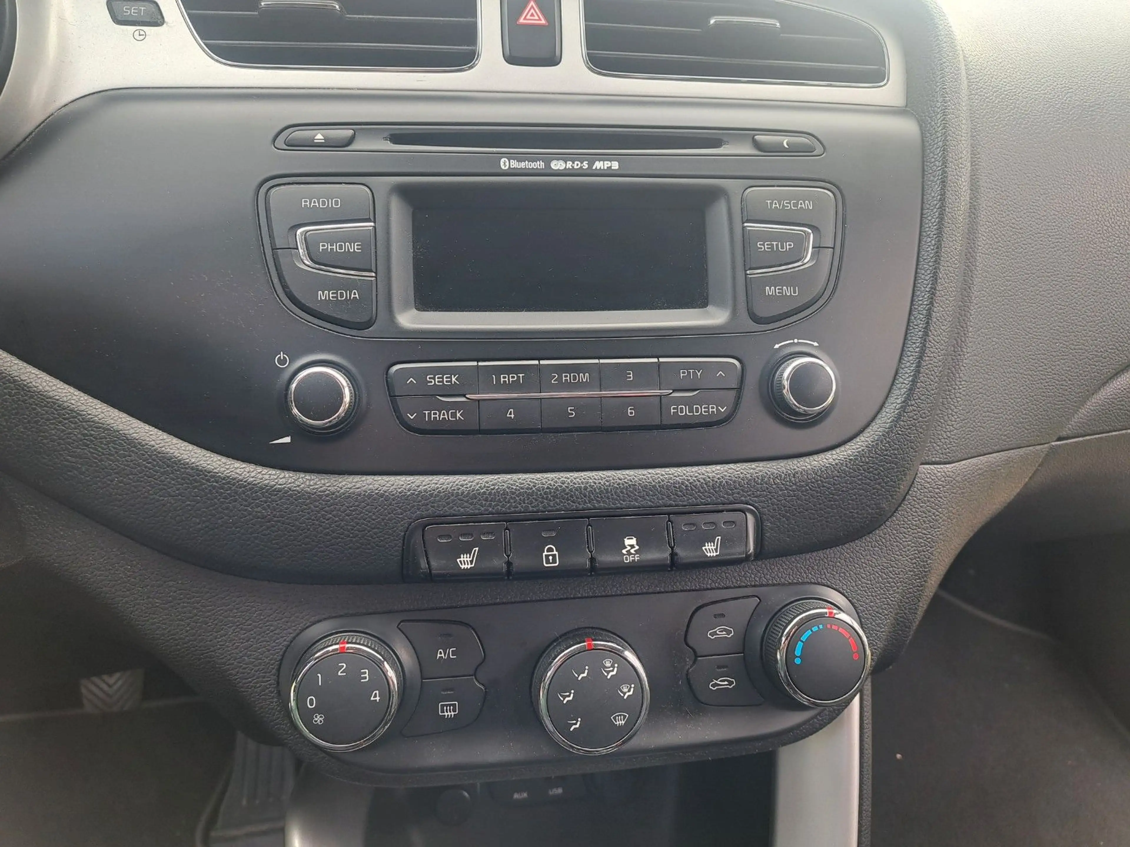 Kia Ceed SW / cee'd SW Klima Scheckheft TÜV 04/2028 — photo 13