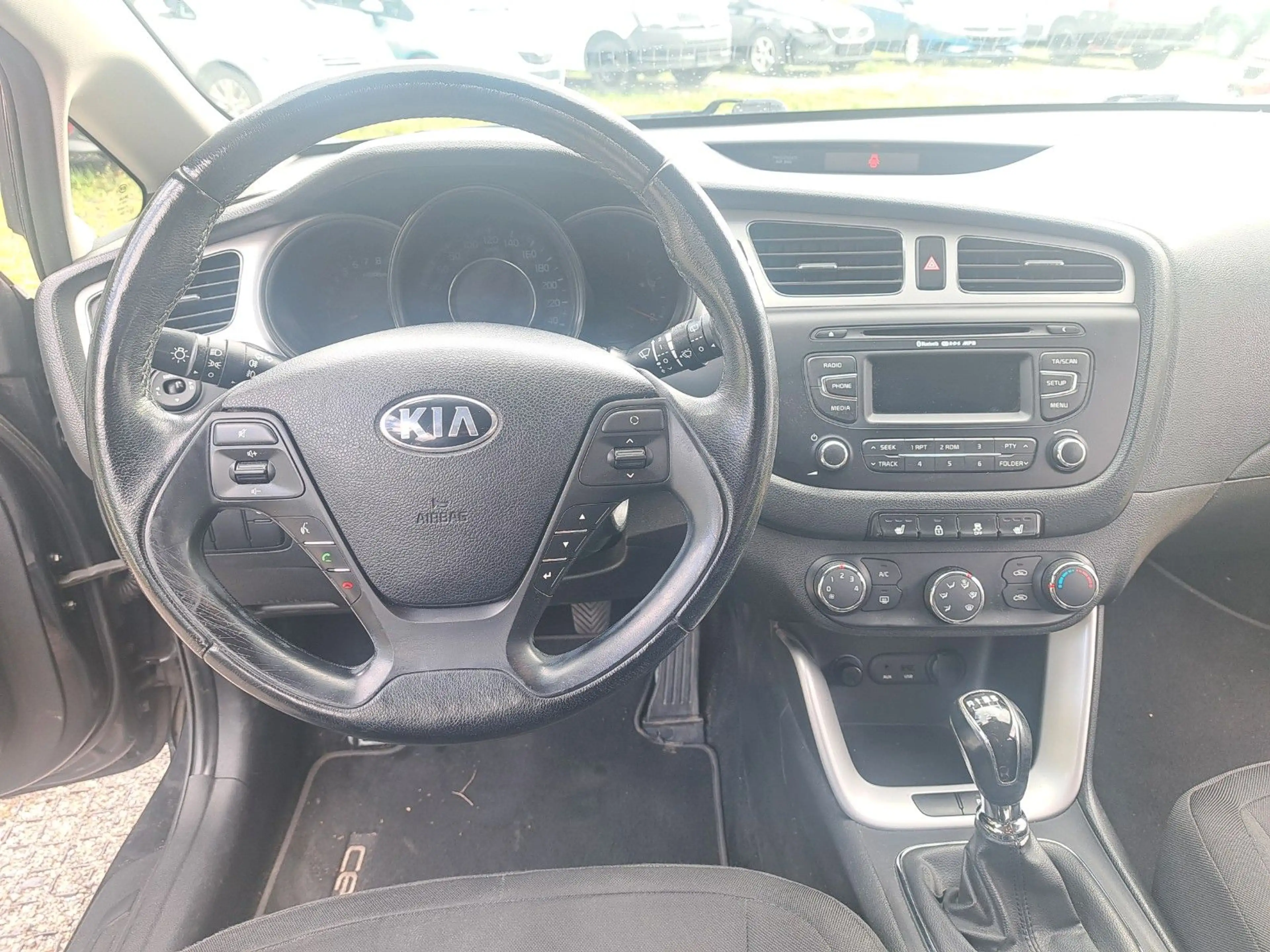 Kia Ceed SW / cee'd SW Klima Scheckheft TÜV 04/2028 — photo 12