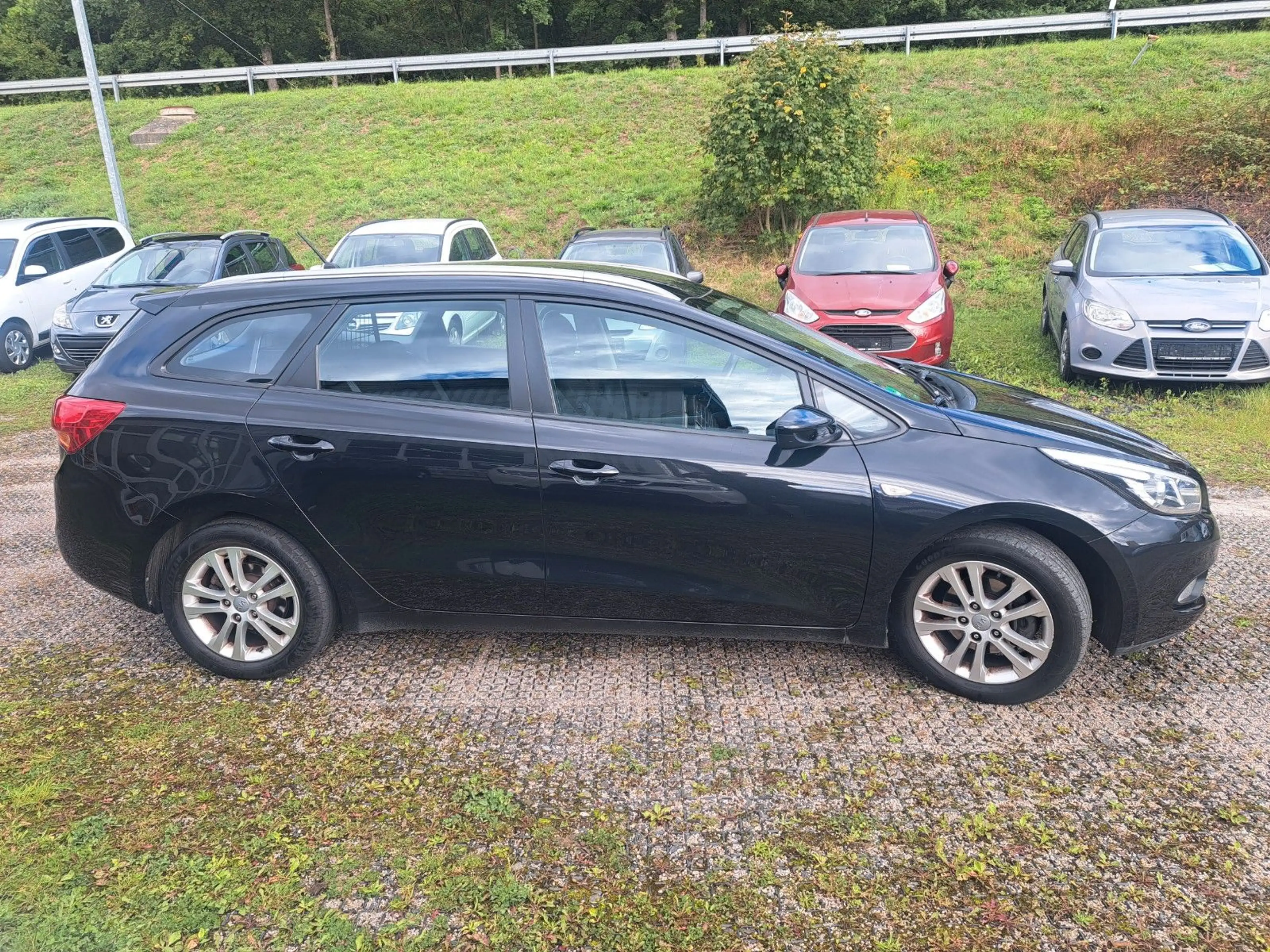 Kia Ceed SW / cee'd SW Klima Scheckheft TÜV 04/2028 — photo 2