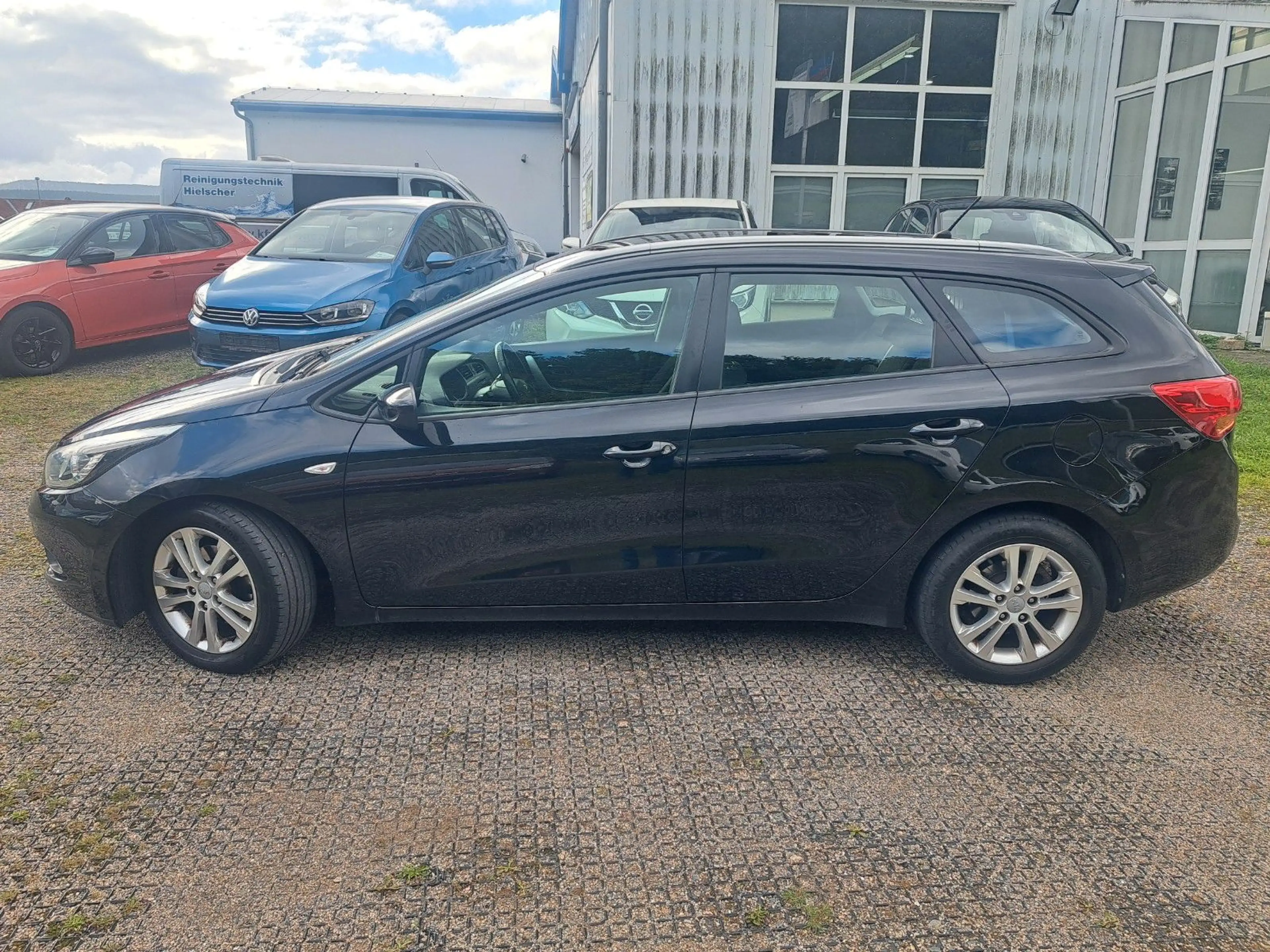 Kia Ceed SW / cee'd SW Klima Scheckheft TÜV 04/2028 — photo 5