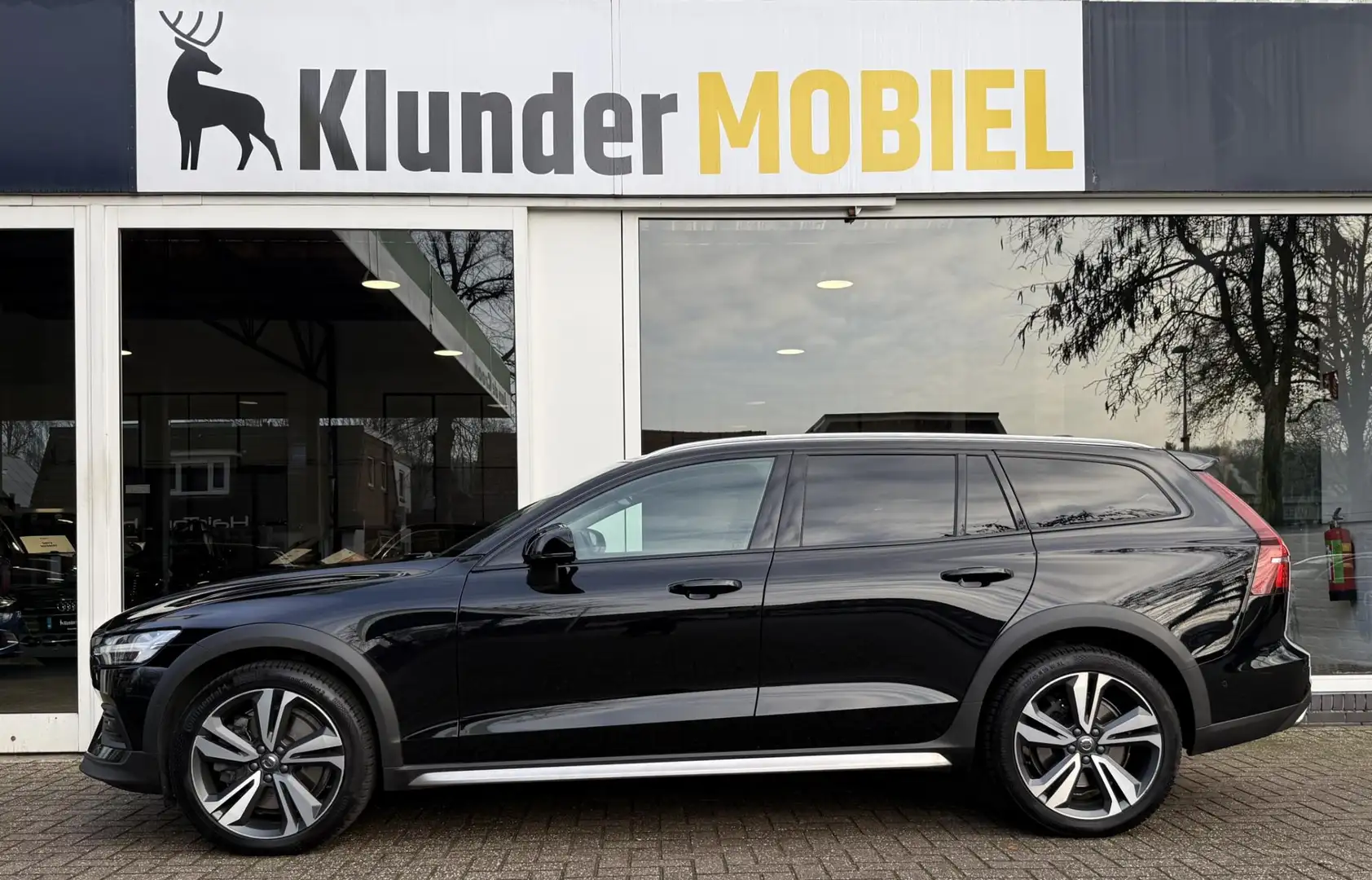 Volvo V60 Cross Country 2.0 B5 AWD |360° Camera|HarmanKardon|Leder| Noir - 2