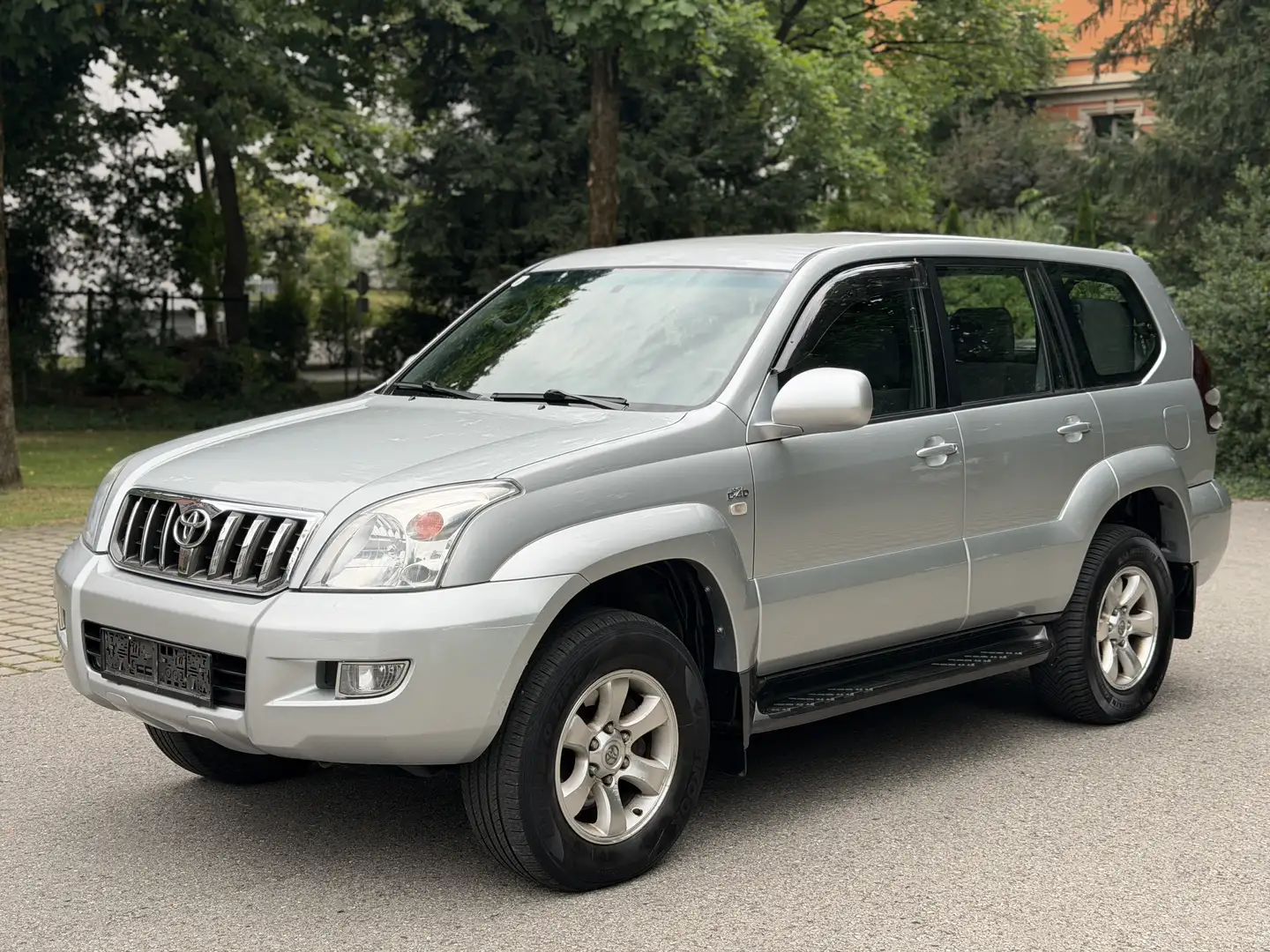 Toyota Land Cruiser 3.0 D-4D | NUR 169.000 KM | TÜV NEU | 8 Sitzer Silber - 1