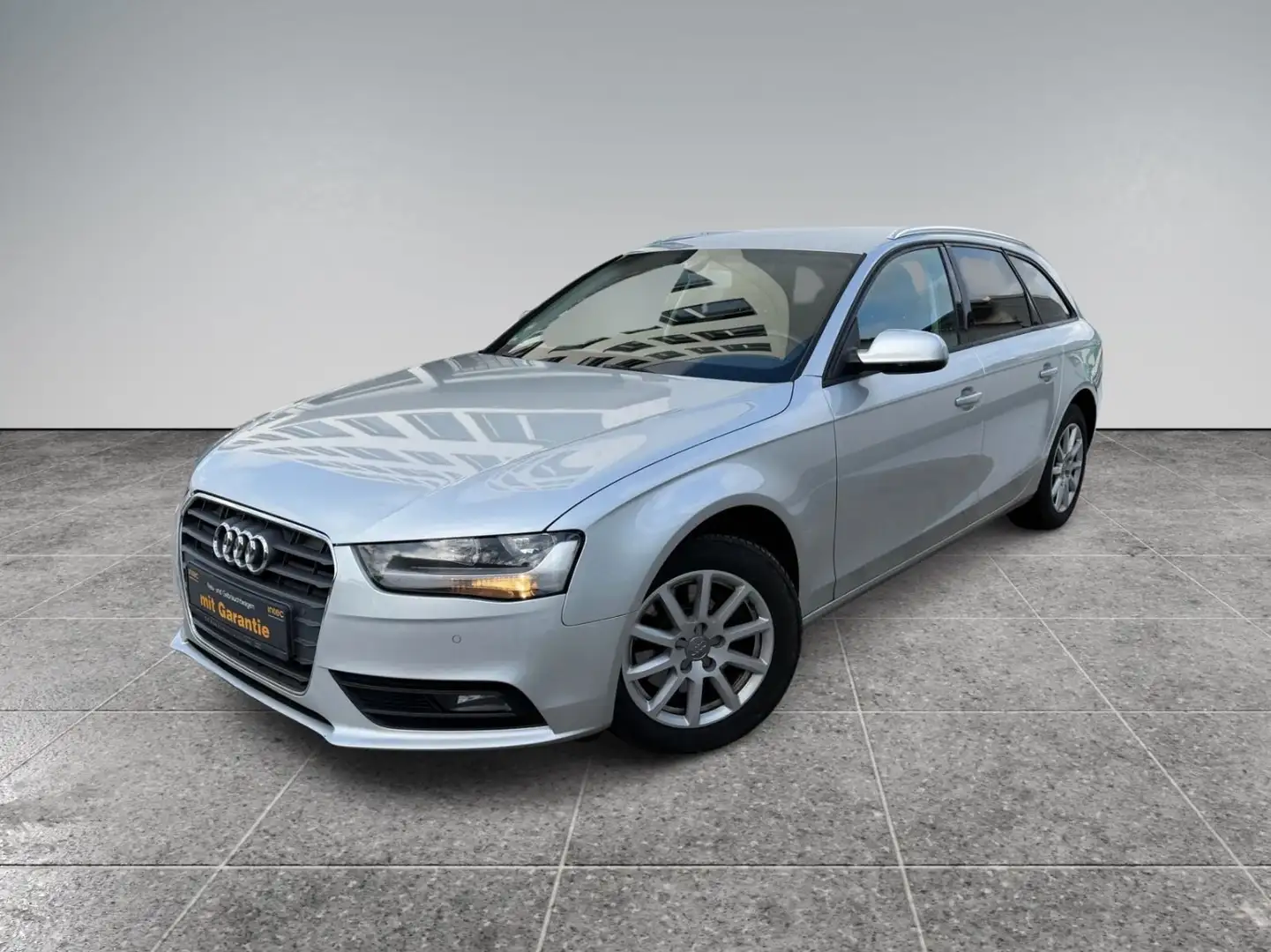 Audi A4 Avant Attraction Silber - 1