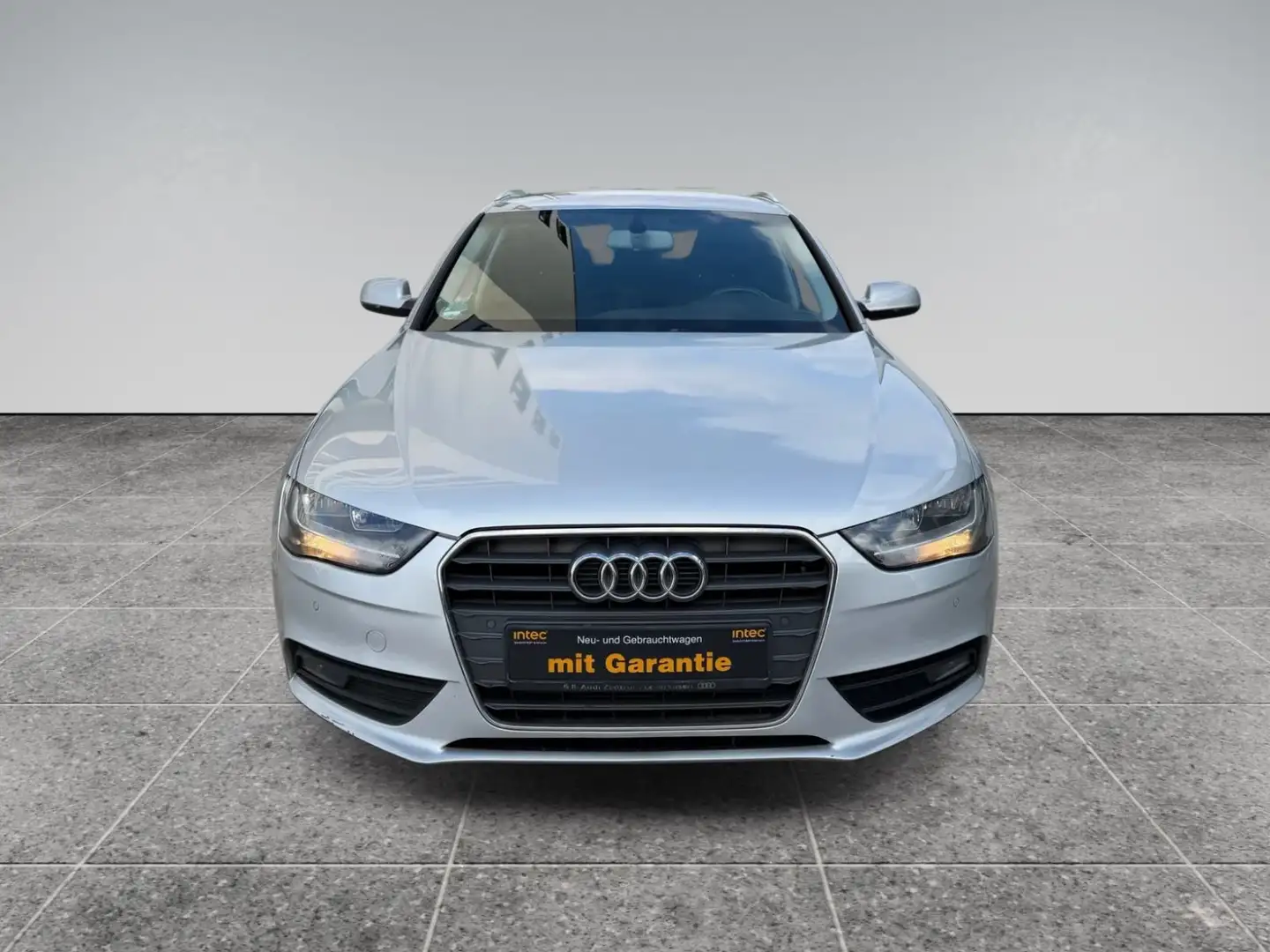 Audi A4 Avant Attraction Silber - 2