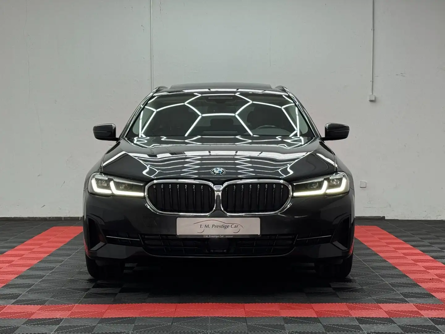 BMW 520 d Touring Aut. DAB LEDER PANO LED 1 HAND Schwarz - 2