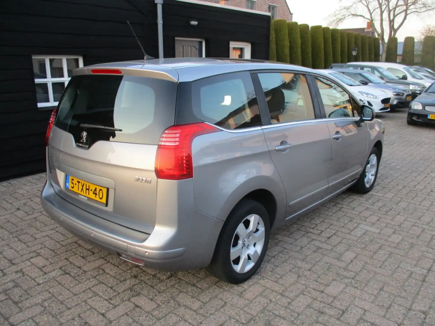 Peugeot 5008 1.6 THP Active 5P Gris - 2