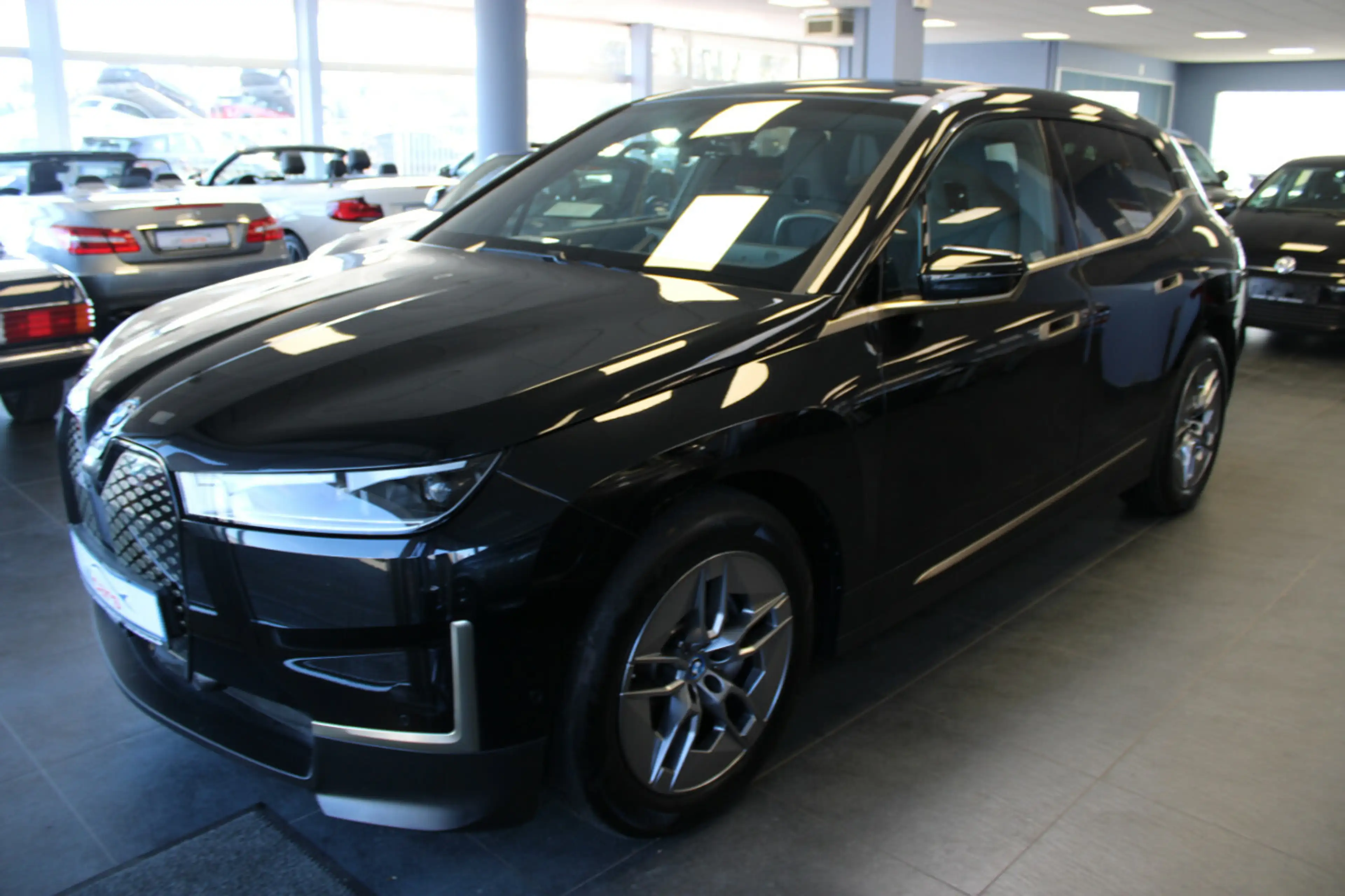 BMW iX xDrive50 — photo 3