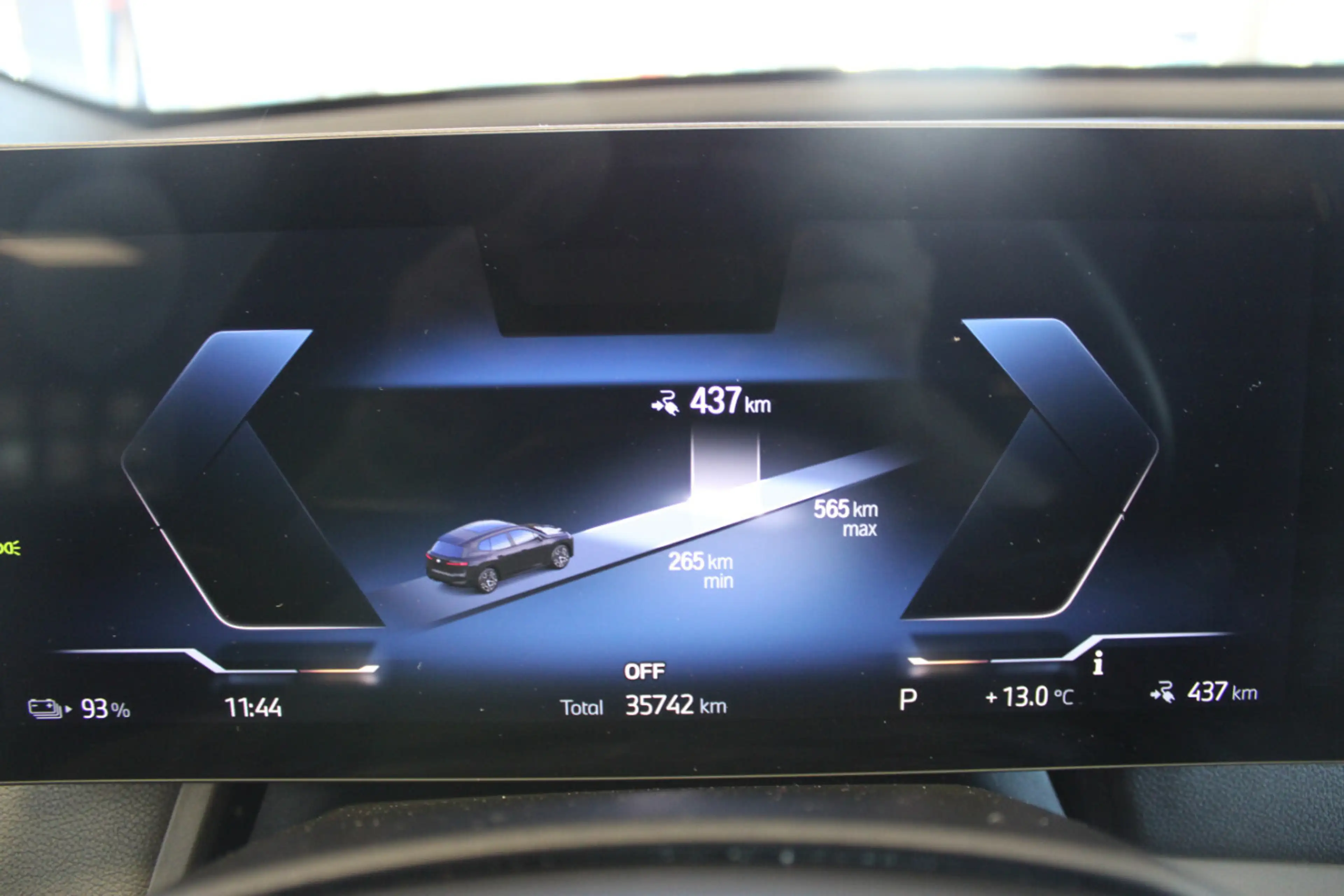 BMW iX xDrive50 — photo 13