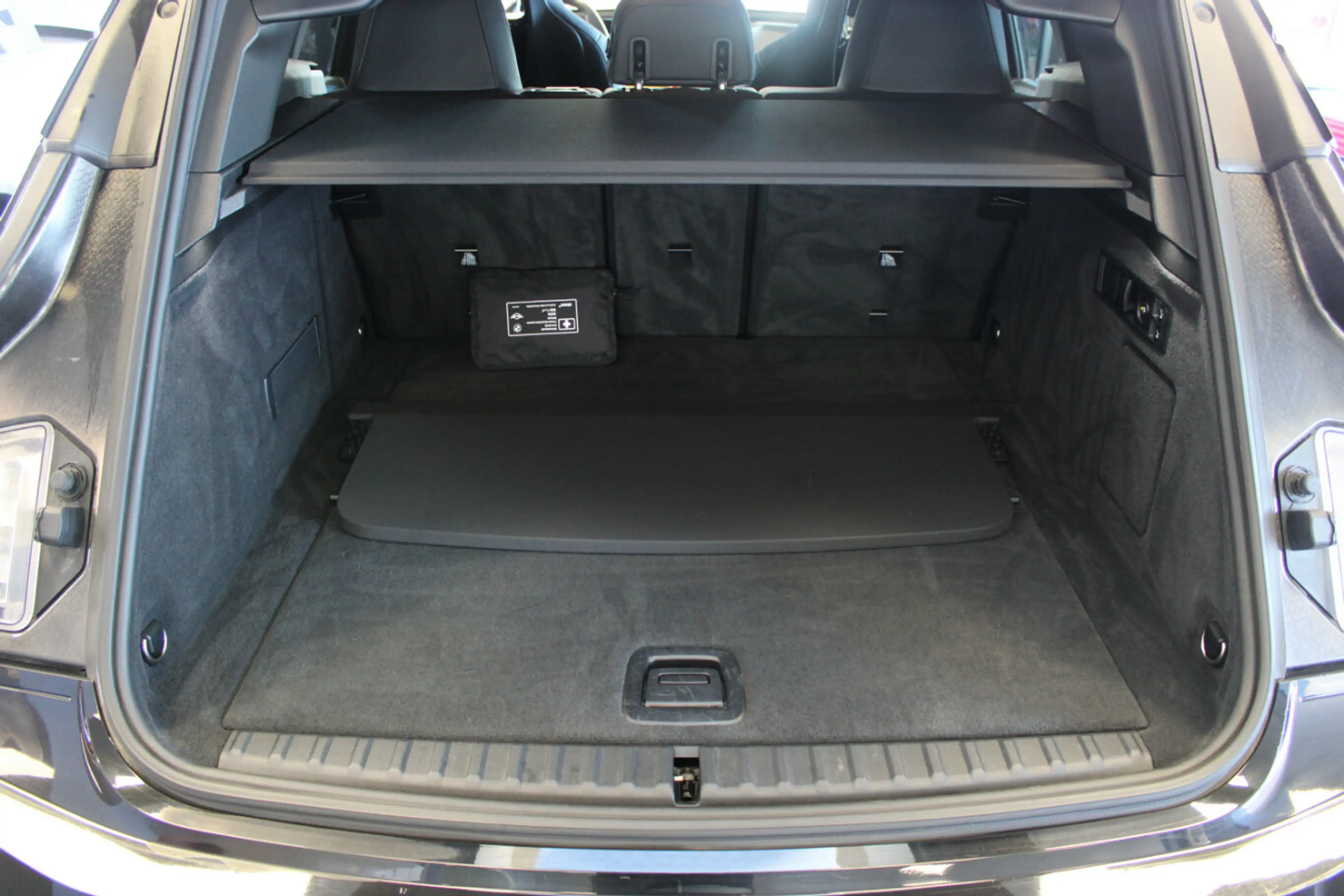 BMW iX xDrive50 — photo 7