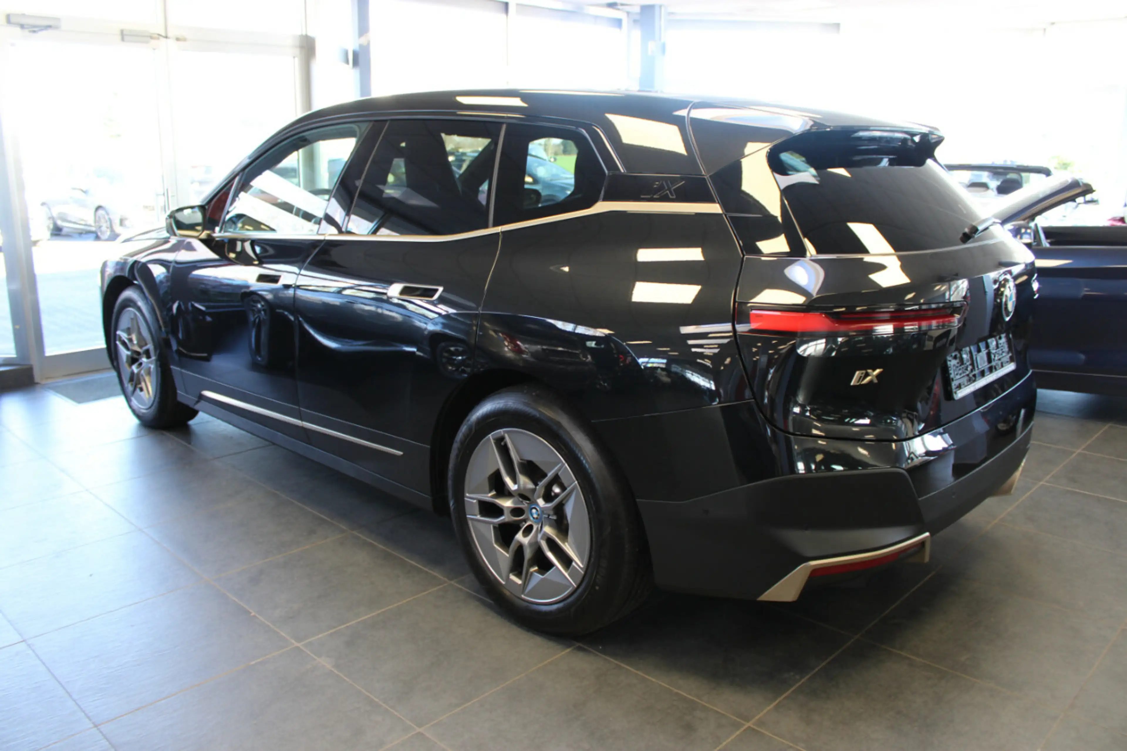 BMW iX xDrive50 — photo 4
