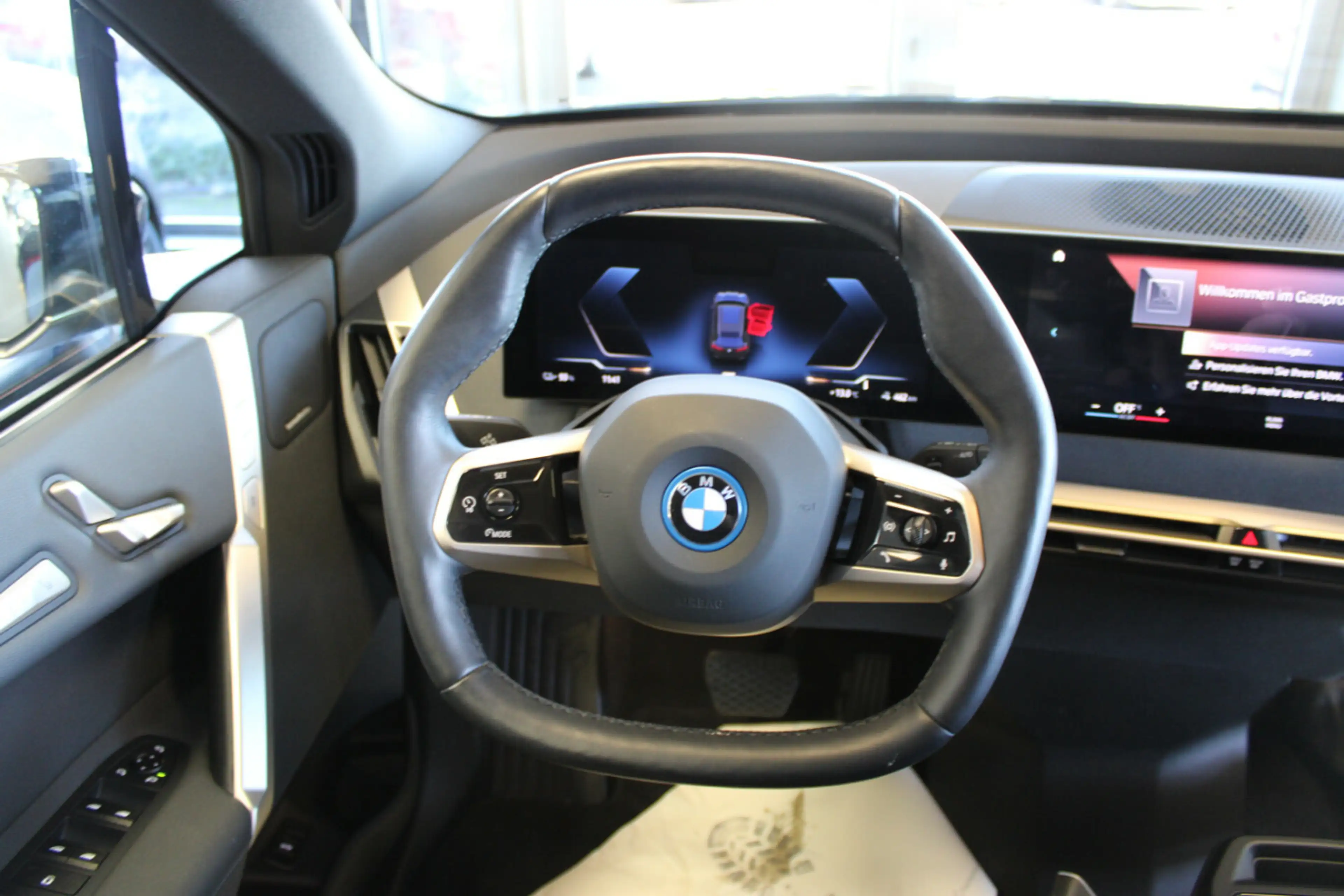 BMW iX xDrive50 — photo 12