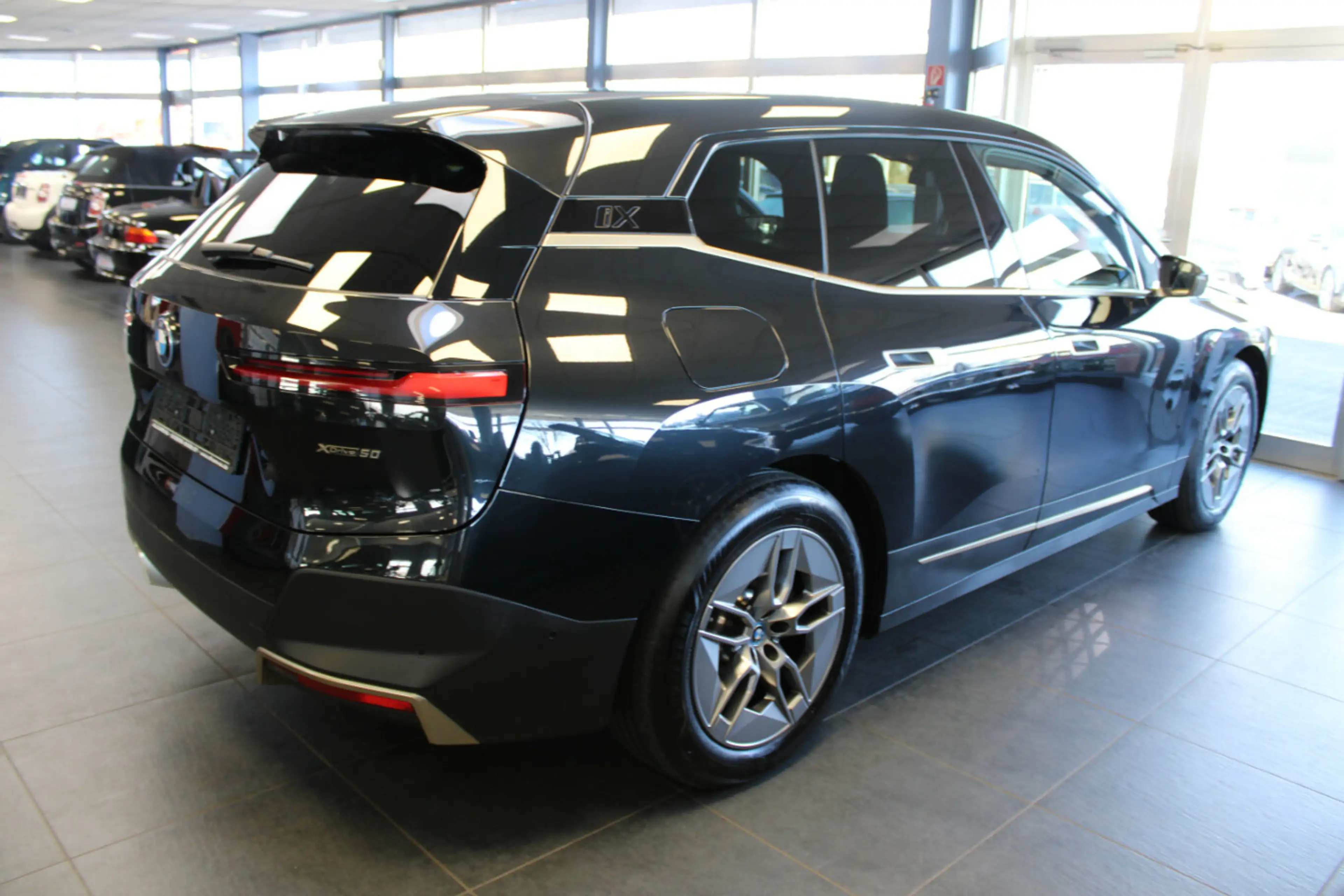 BMW iX xDrive50 — photo 8