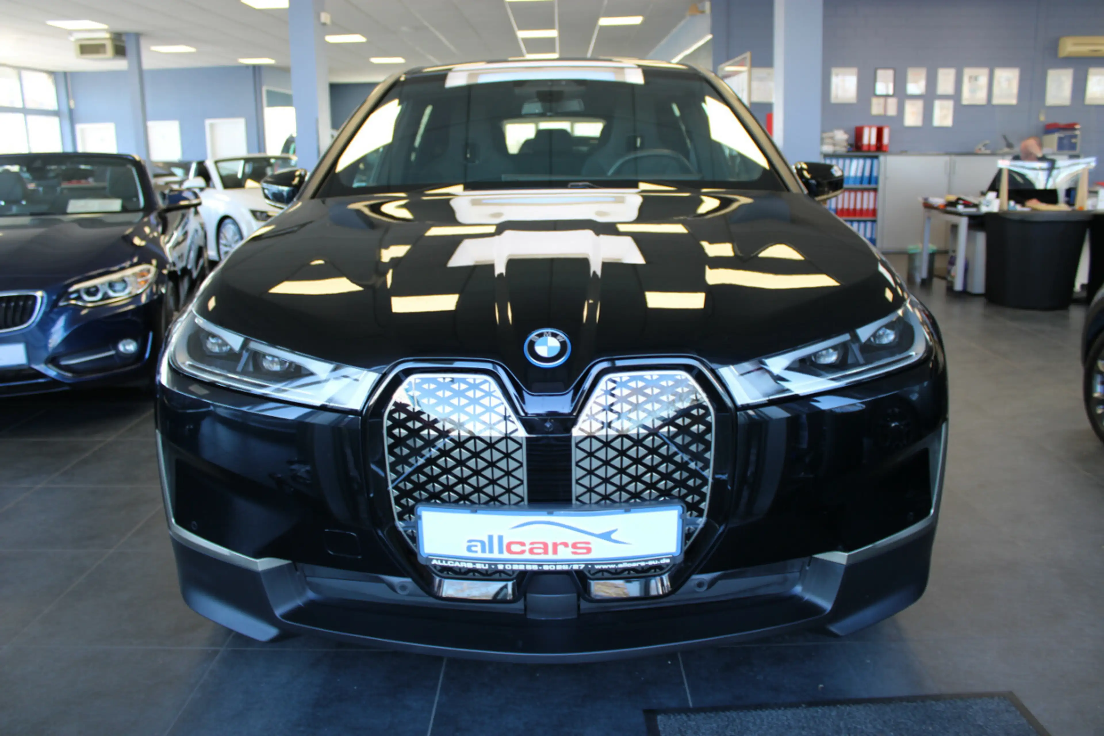 BMW iX xDrive50 — photo 2
