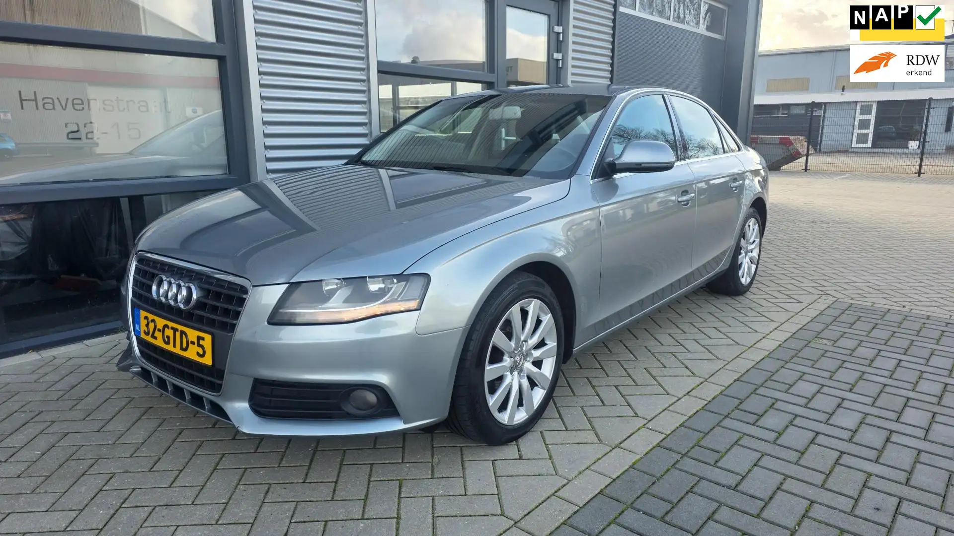 Audi A4 Limousine 1.8 TFSI Pro Line Business Grijs - 1