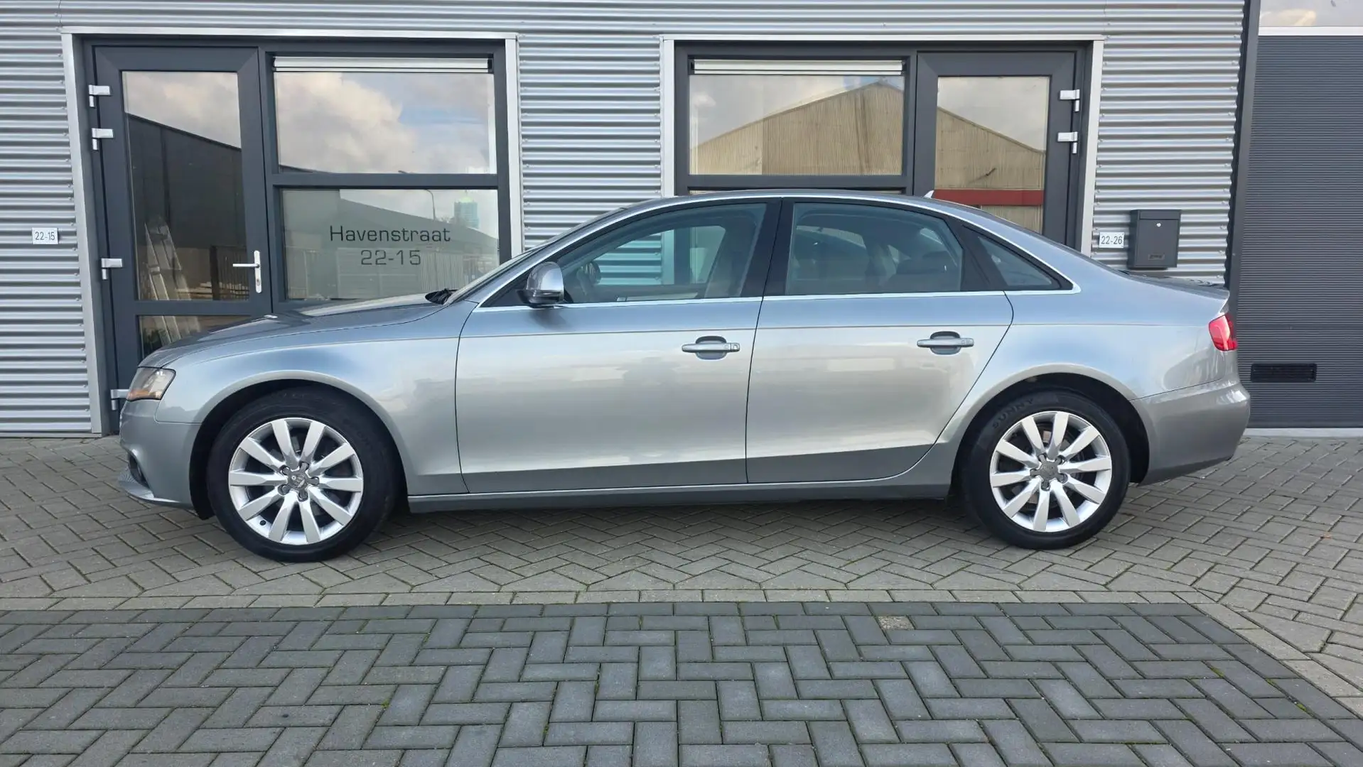Audi A4 Limousine 1.8 TFSI Pro Line Business Grijs - 2