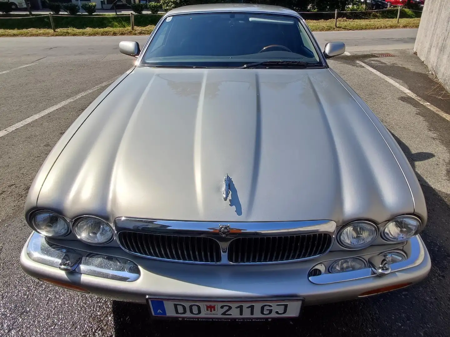 Jaguar XJ8 XJ8 3,2 Executive Silber - 2