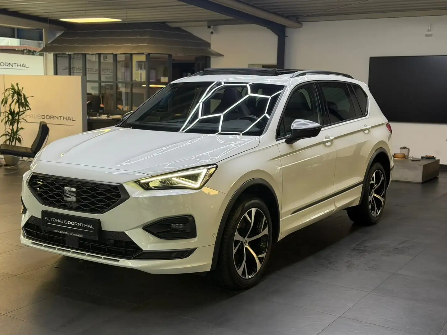 SEAT Tarraco FR 4Drive LED/PANO/AHK/STHZ/360° Weiß - 1