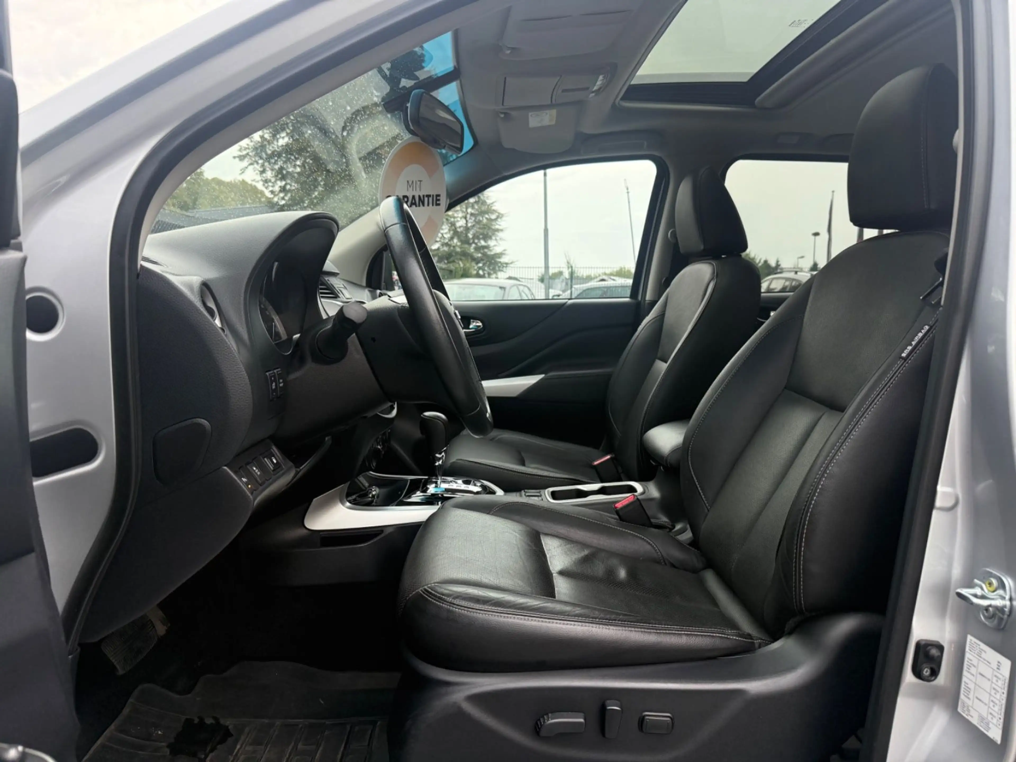 Nissan Navara NP300 Tekna Double Cab 4x4 (AHK-360°) — photo 14