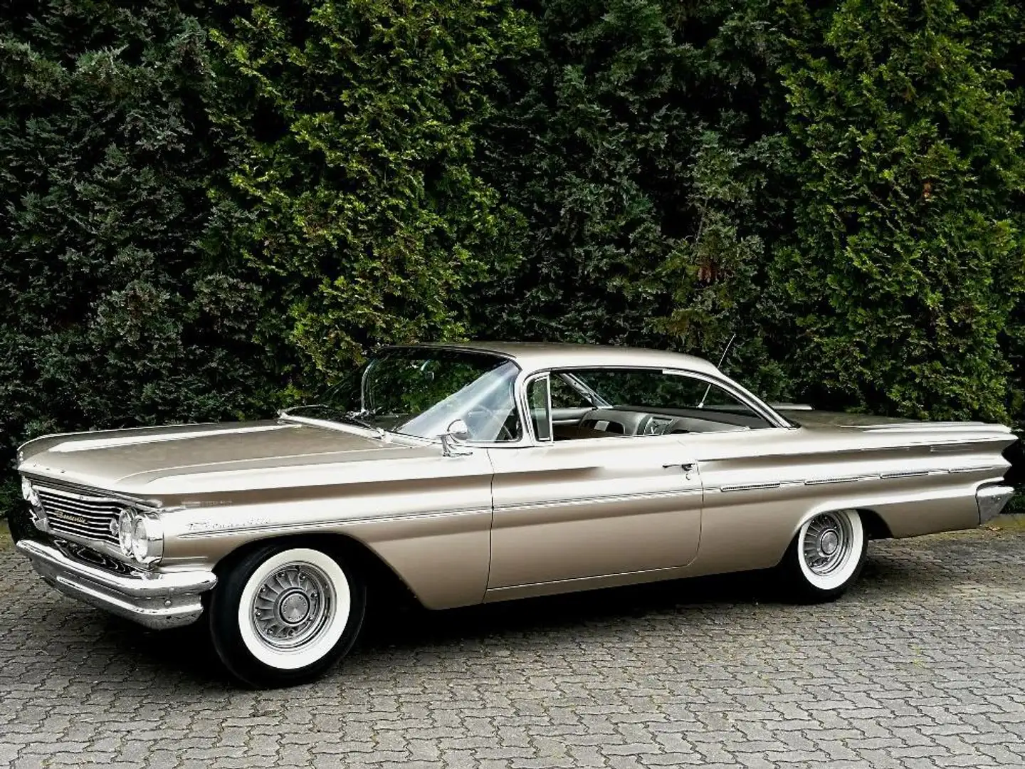 Pontiac Bonneville Coupe Bronce - 1